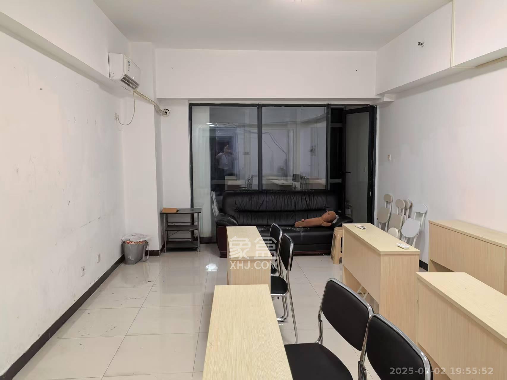 奥克斯广场  1室1厅1卫    2000.0元/月 奥克斯广场  1室1厅1卫    2000.0元/月