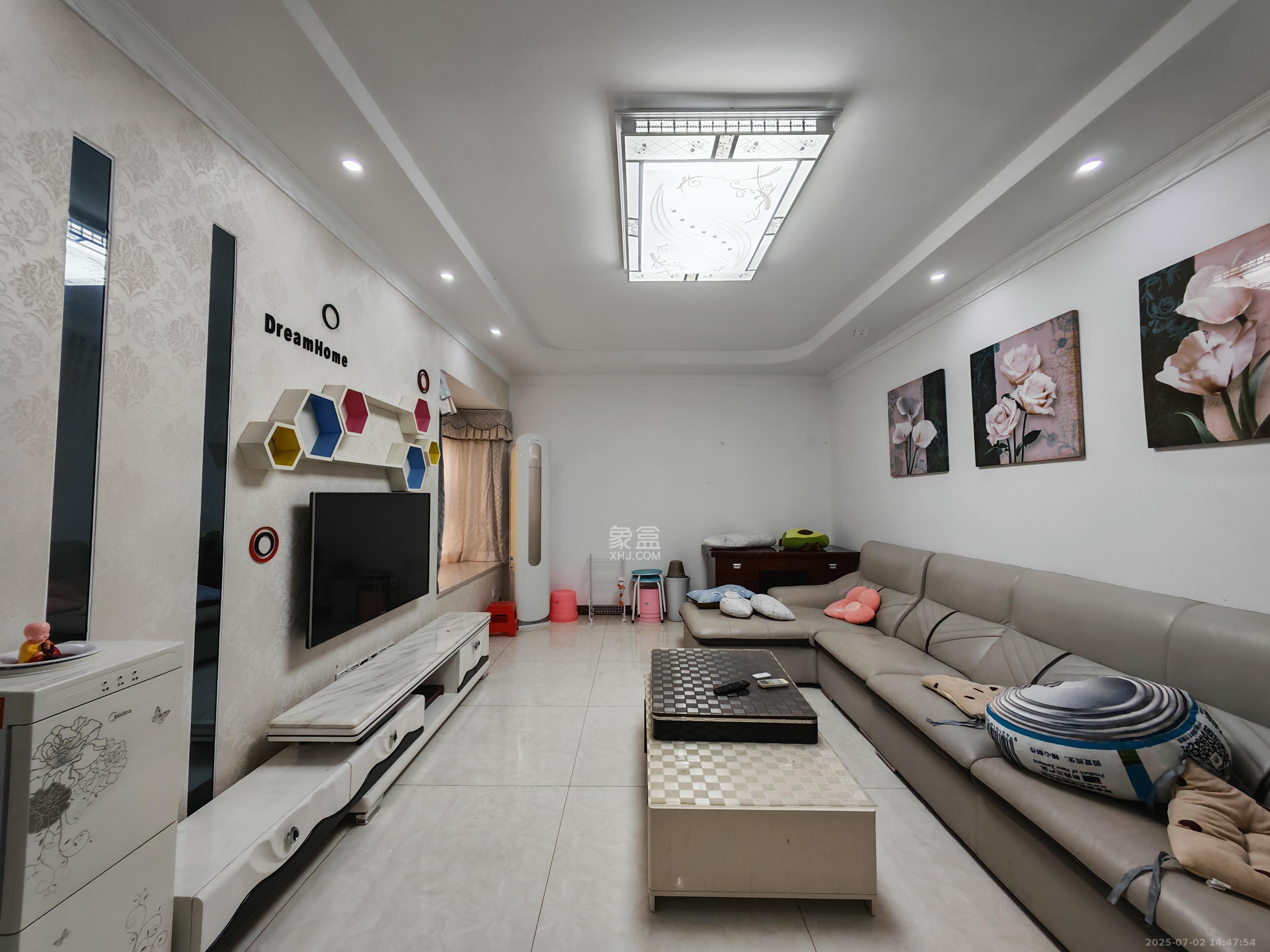 中海梅溪湖壹号  3室2厅1卫    2800.0元/月 中海梅溪湖壹号  3室2厅1卫    2800.0元/月室内图