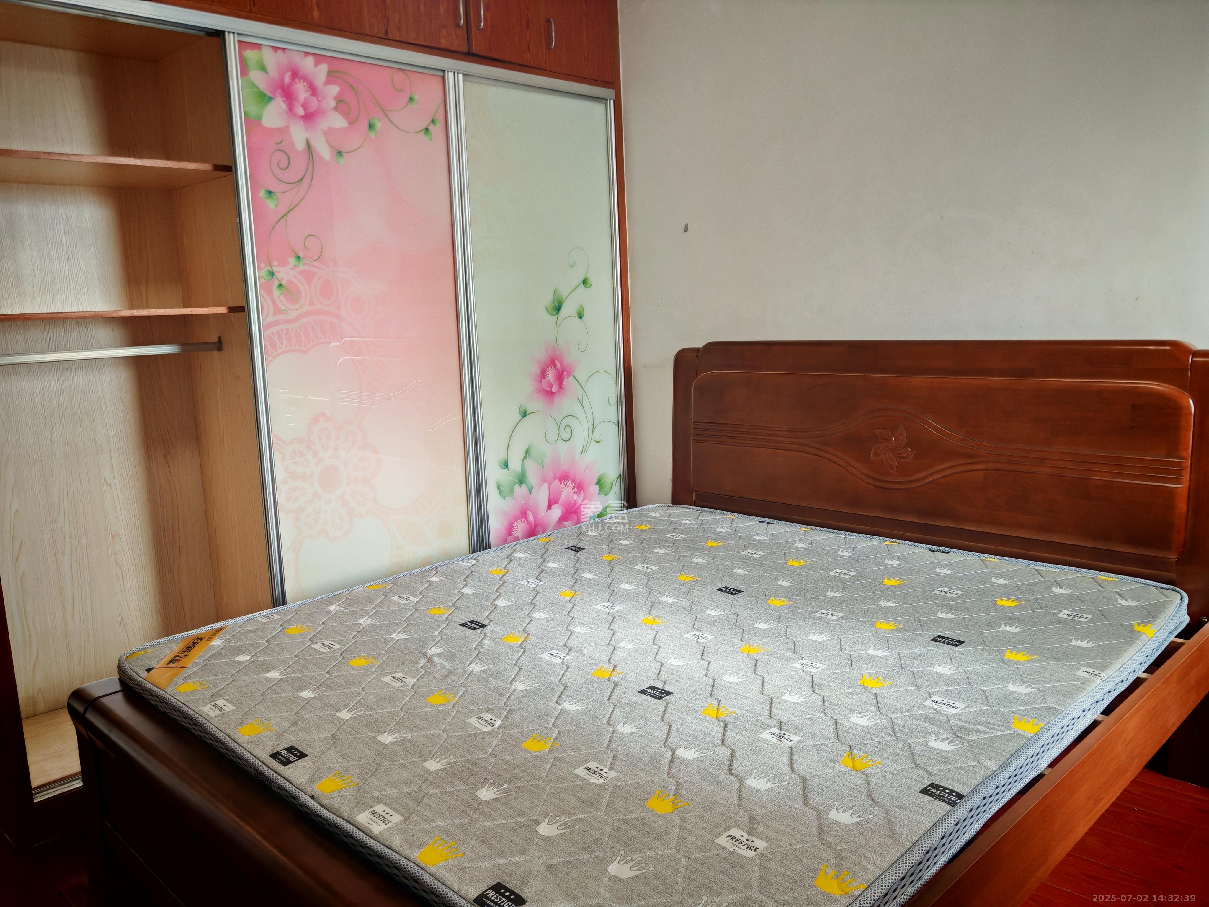 阳光晶城  2室2厅1卫   2000.00元/月室内图
