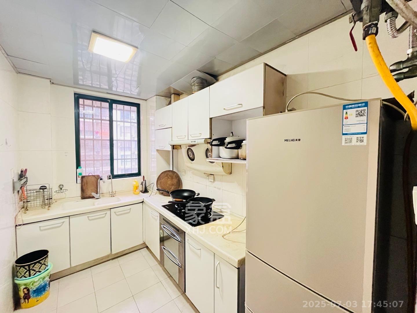 永宏佳园 3室2厅2卫 2500.0元/月 永宏佳园 3室2厅2卫 2500.0元/月室内图