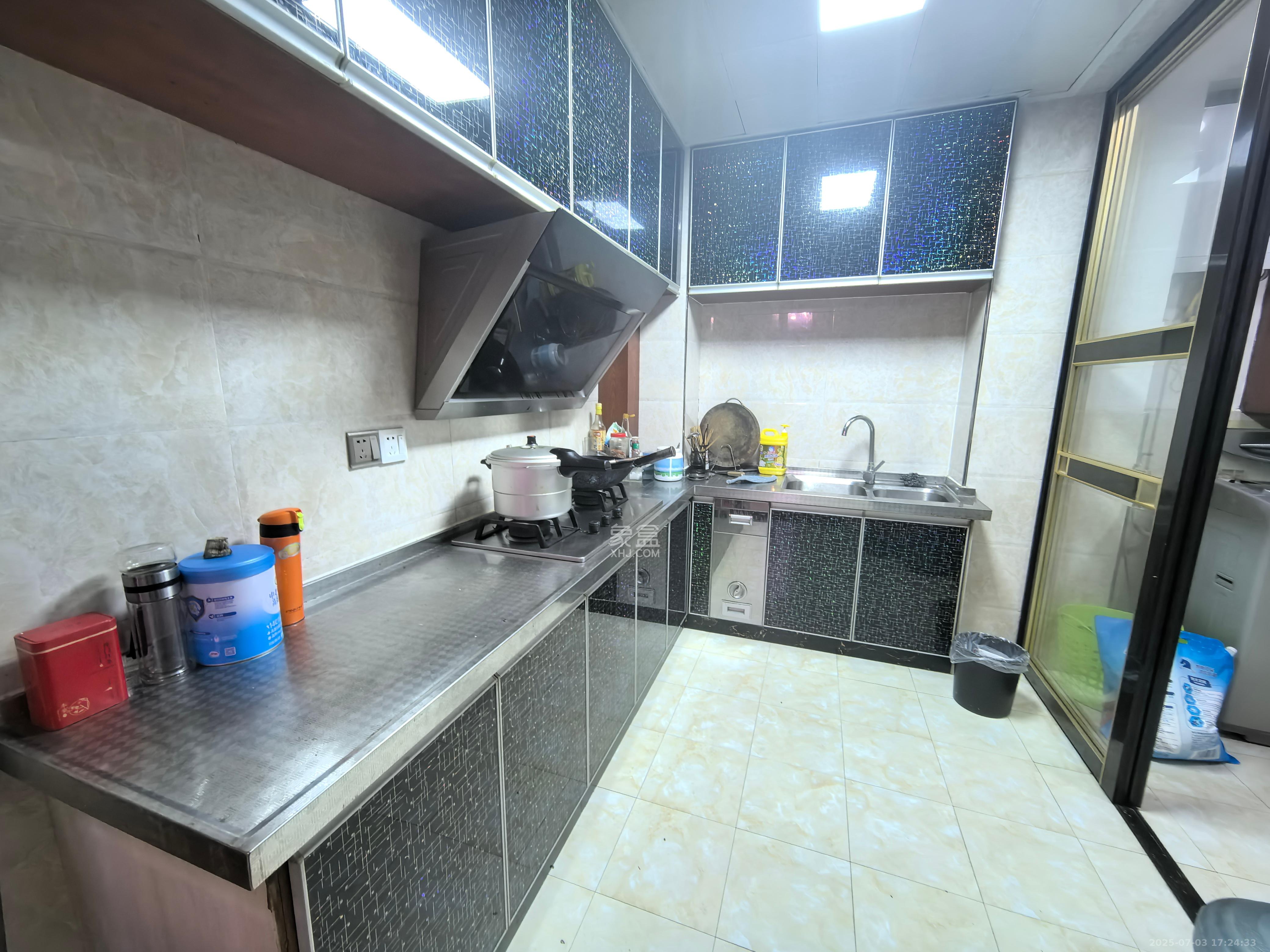 昆仑和府 3室2厅1卫 1500.0元/月 昆仑和府 3室2厅1卫 1500.0元/月室内图