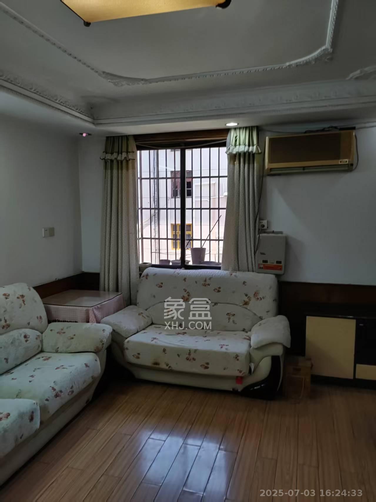 群芳园  3室2厅1卫    2300.0元/月