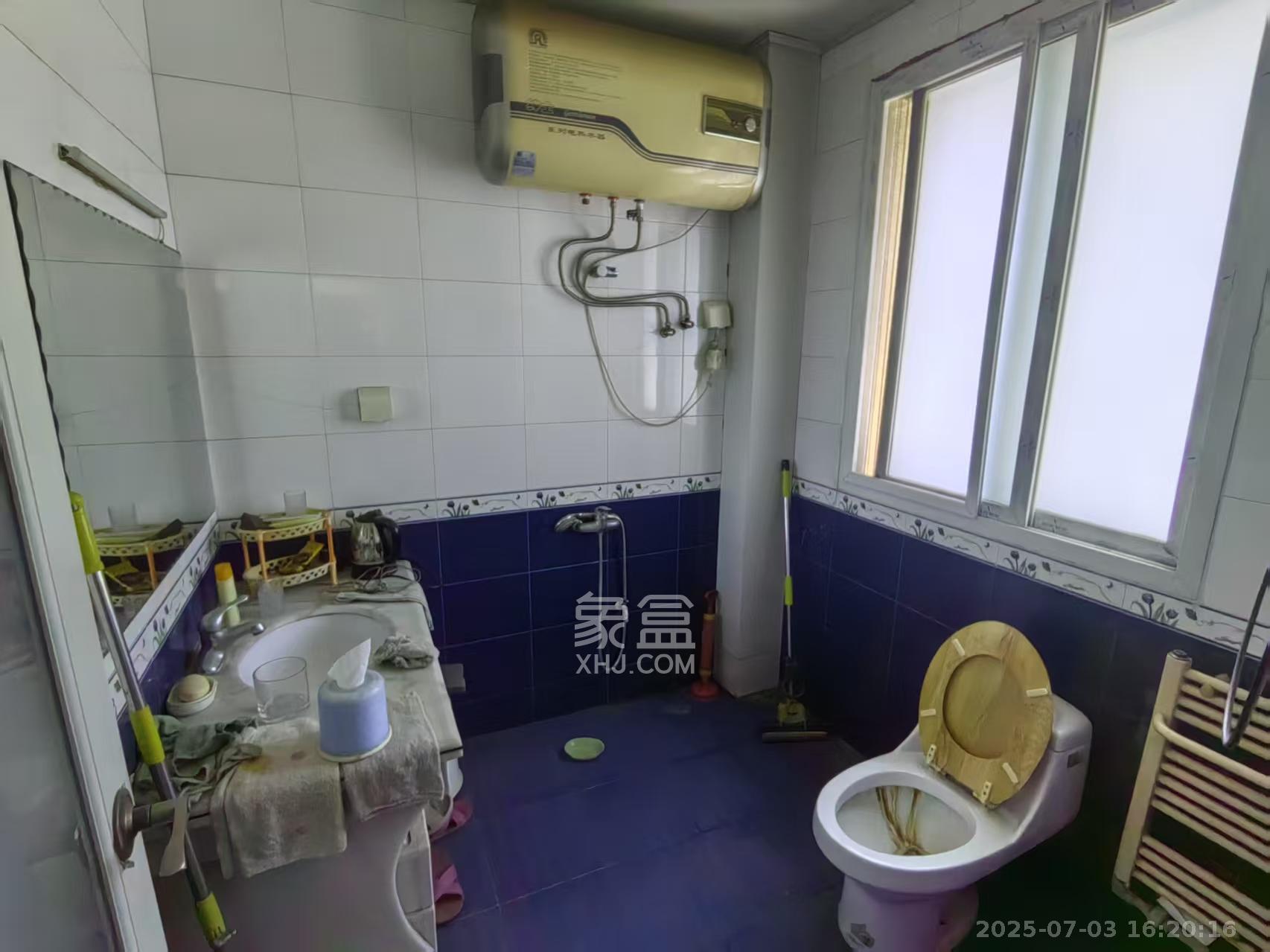 东南明苑 5室2厅2卫 2500.0元/月 东南明苑 5室2厅2卫 2500.0元/月室内图