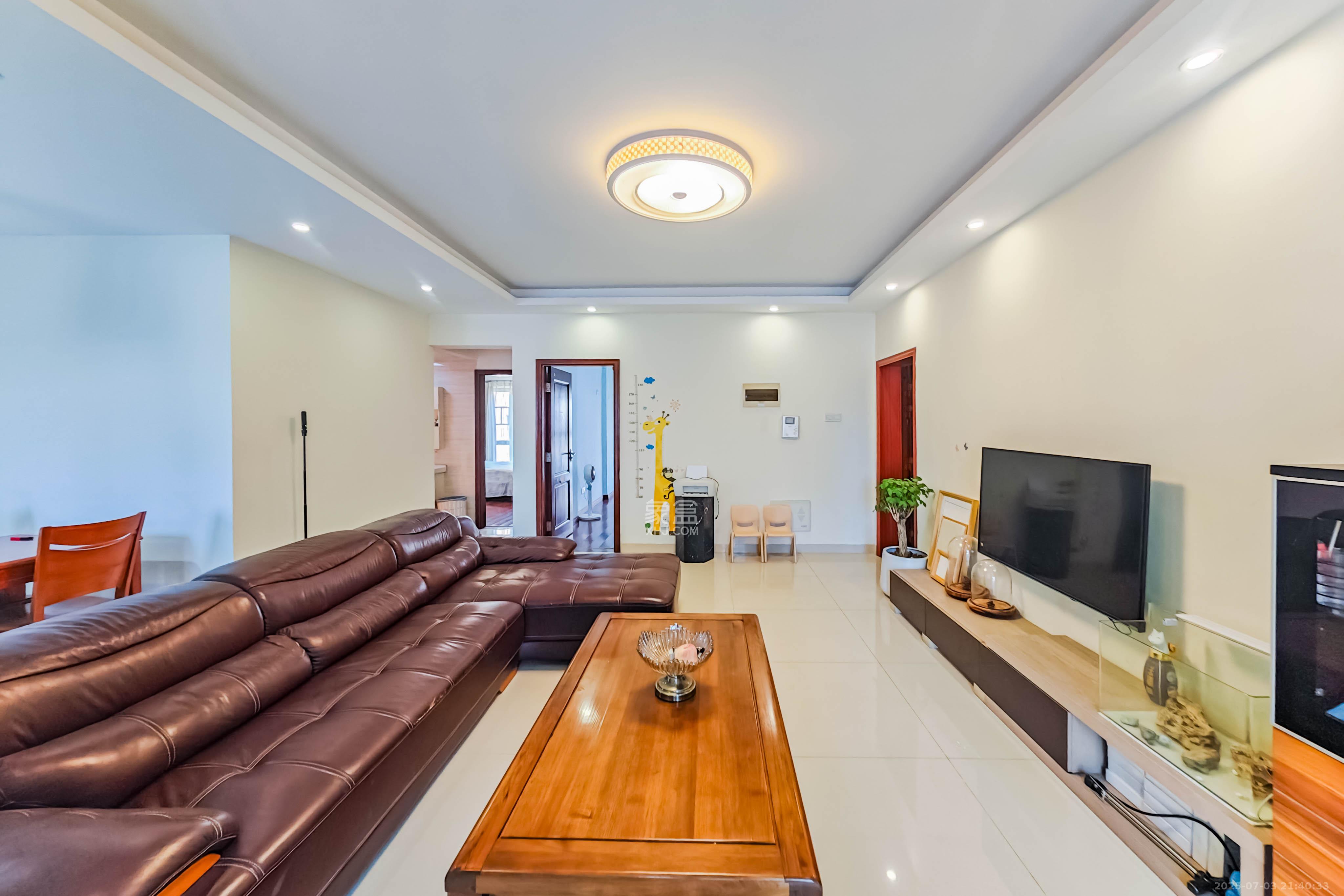 中城丽景香山园 3室2厅2卫 128.80万 中城丽景香山园 3室2厅2卫 128.80万客厅