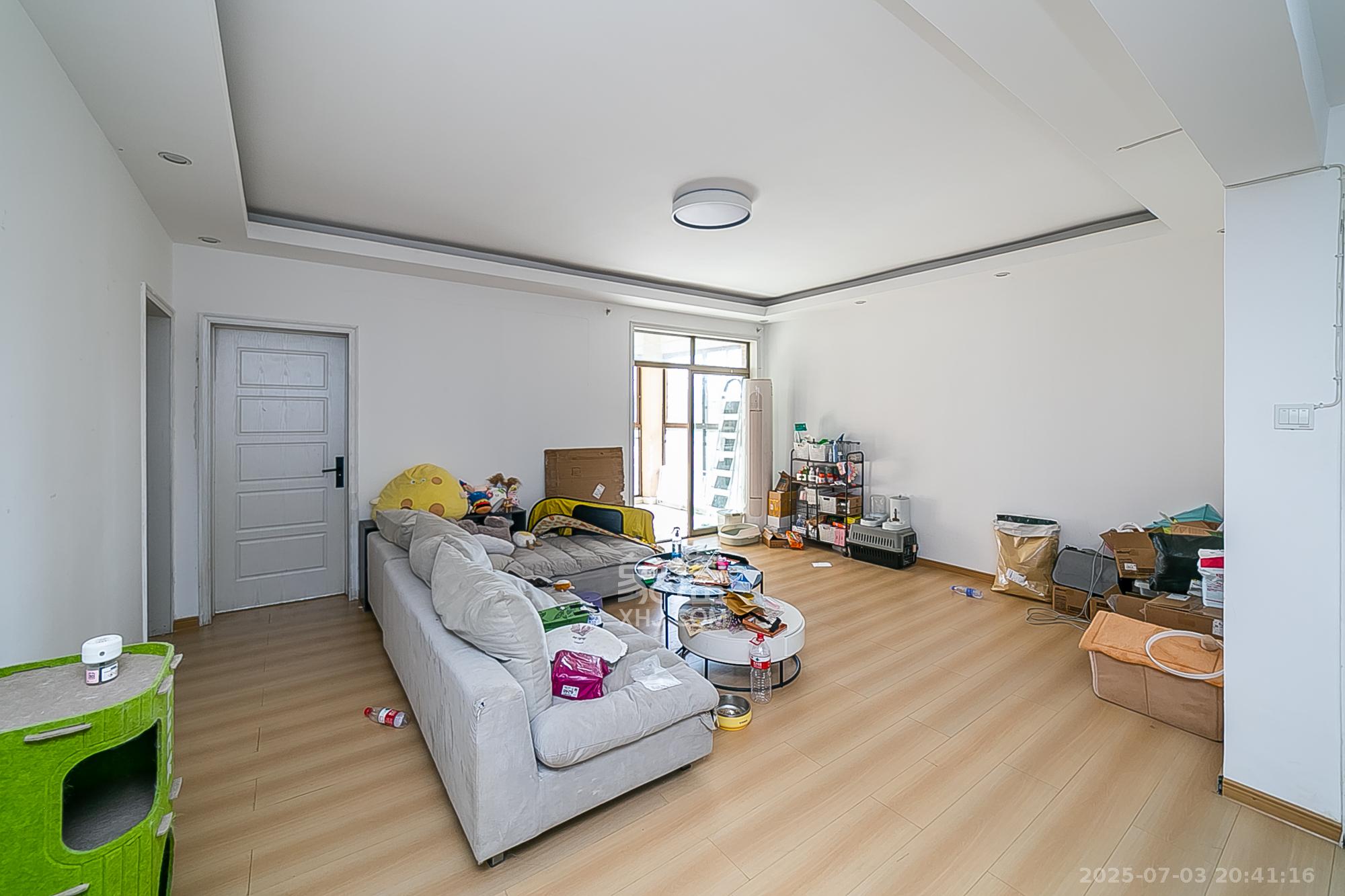 层上观邸  3室2厅2卫    89.0万 层上观邸  3室2厅2卫    89.0万客厅