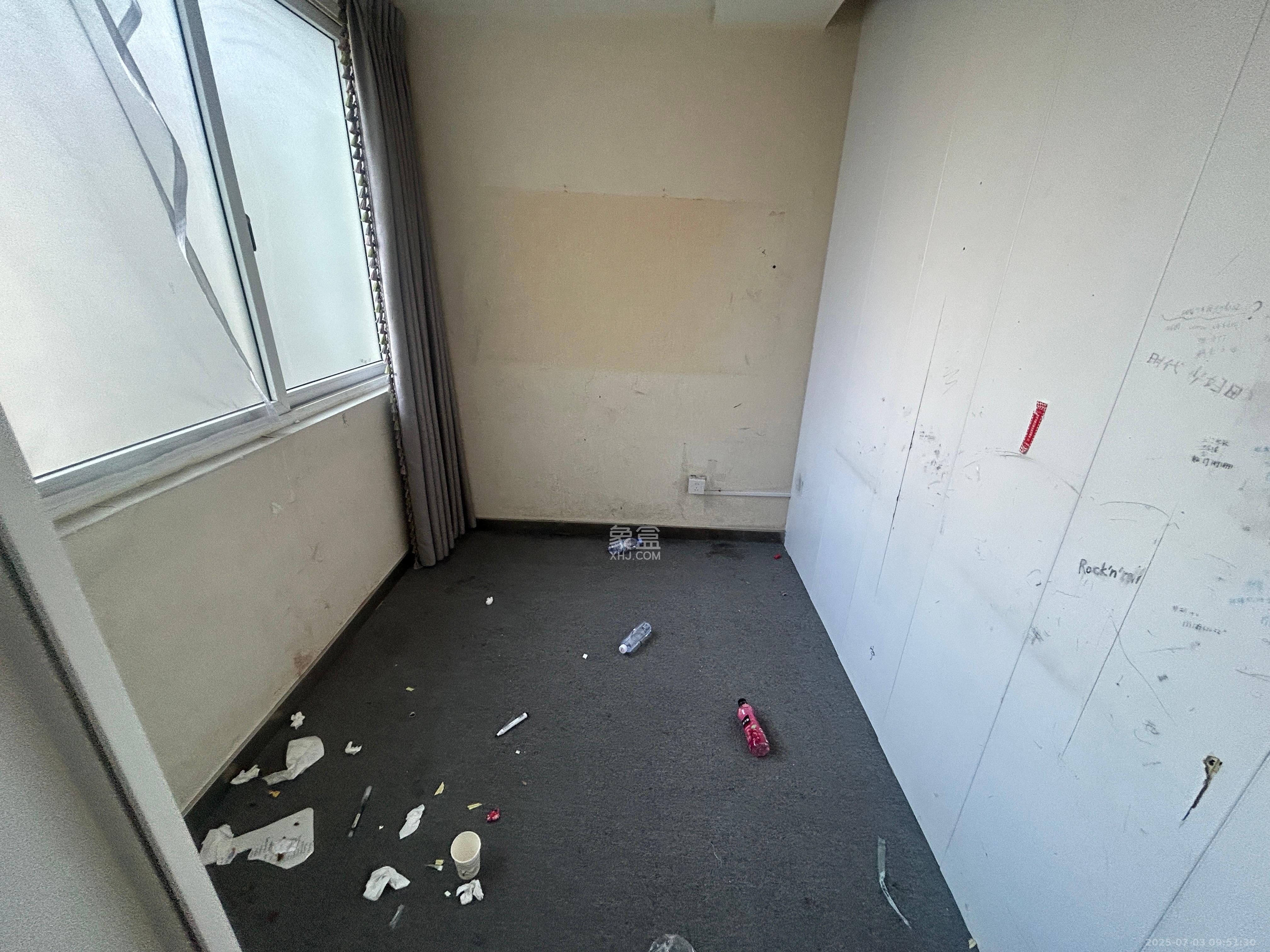 新世纪花苑  1室2厅1卫    4200.0元/月 新世纪花苑  1室2厅1卫    4200.0元/月室内图