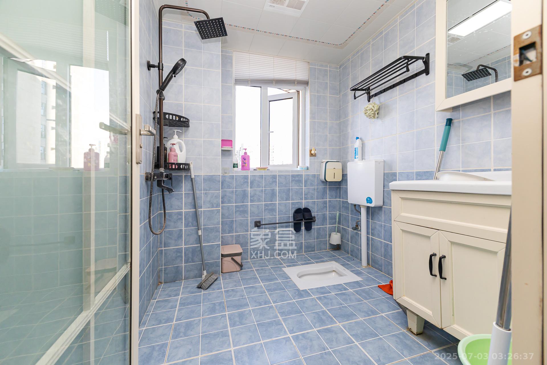 嘉宇银杉(嘉宇西苑) 3室2厅2卫 92.8万 嘉宇银杉(嘉宇西苑) 3室2厅2卫 92.8万卫生间