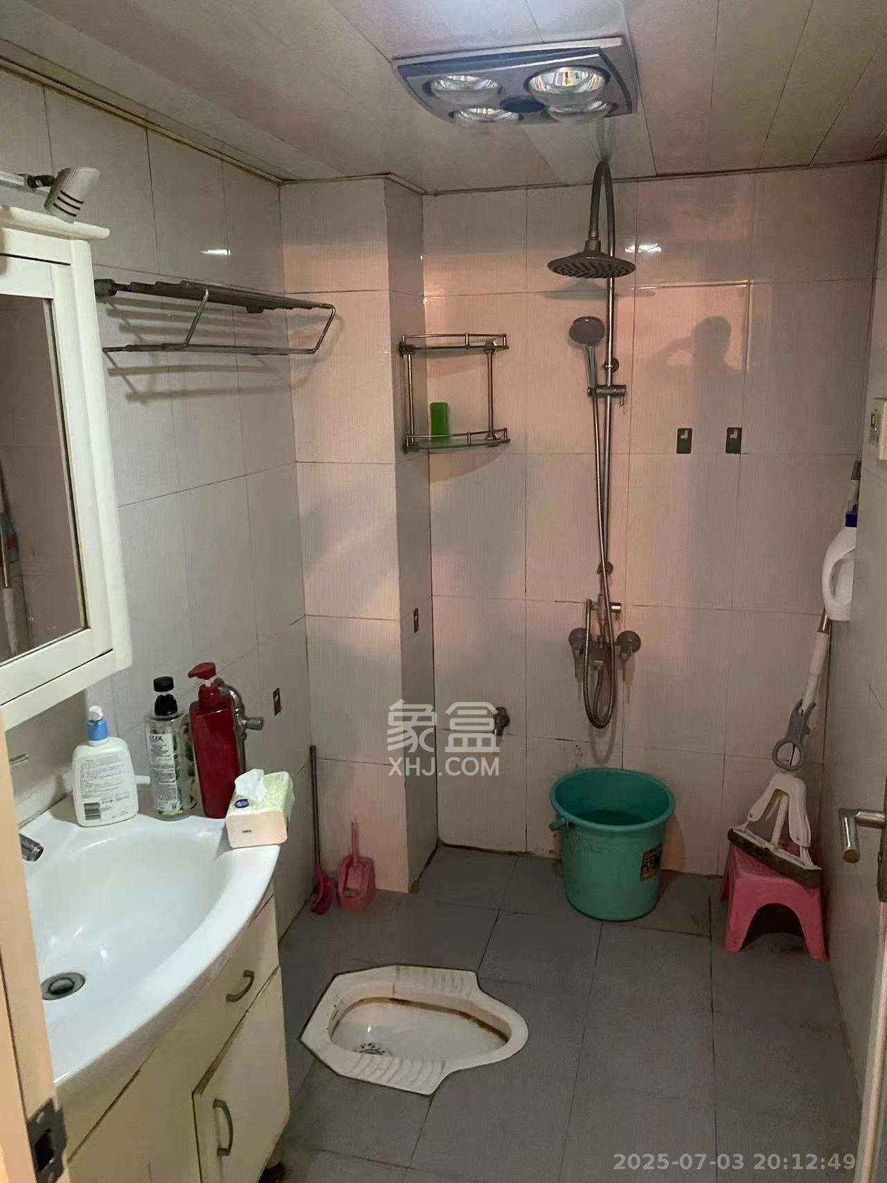 东方新城  2室1厅1卫   2200.00元/月室内图