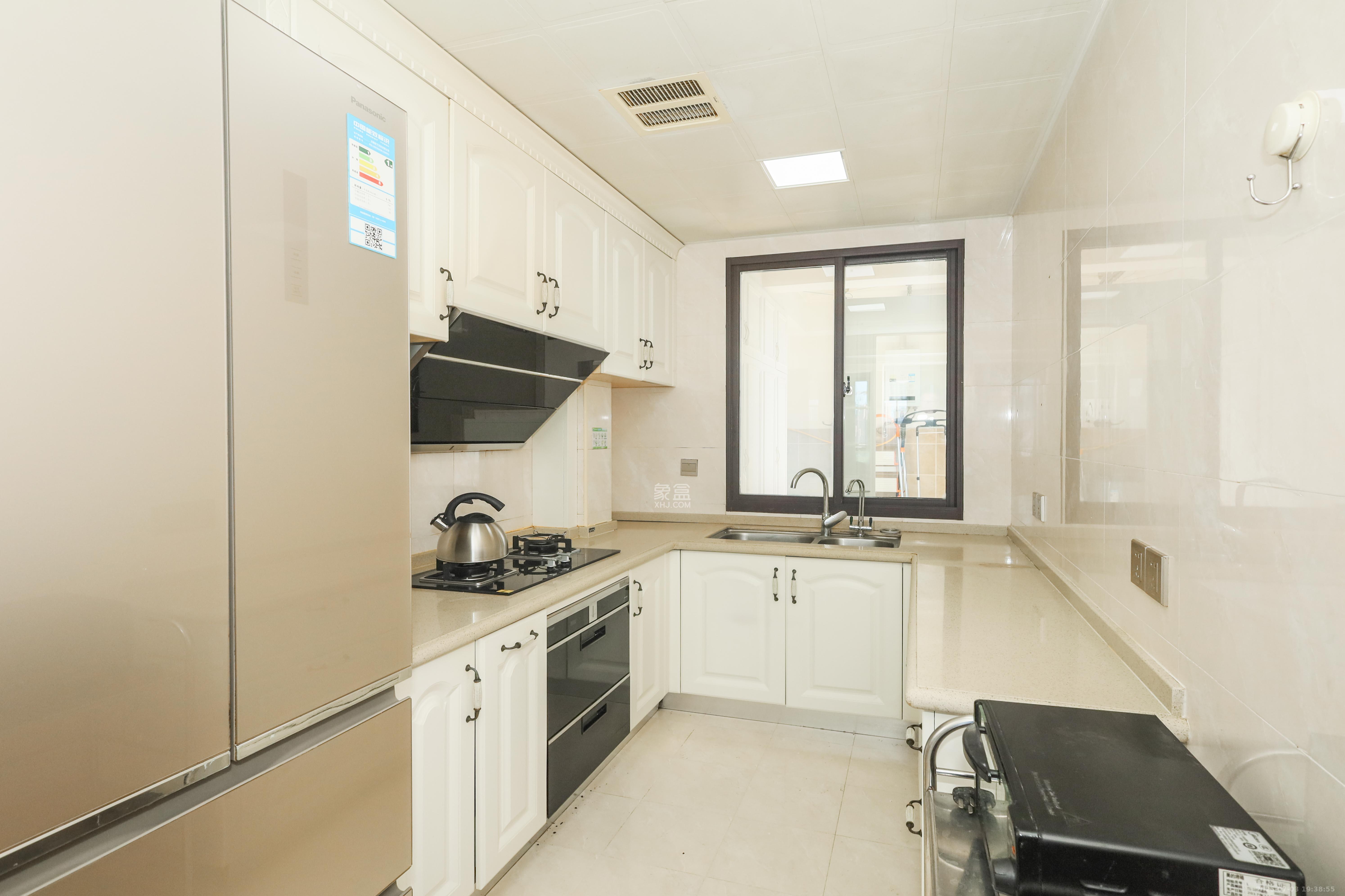 和泓梅溪四季  4室2厅2卫    180.0万 和泓梅溪四季  4室2厅2卫    180.0万厨房