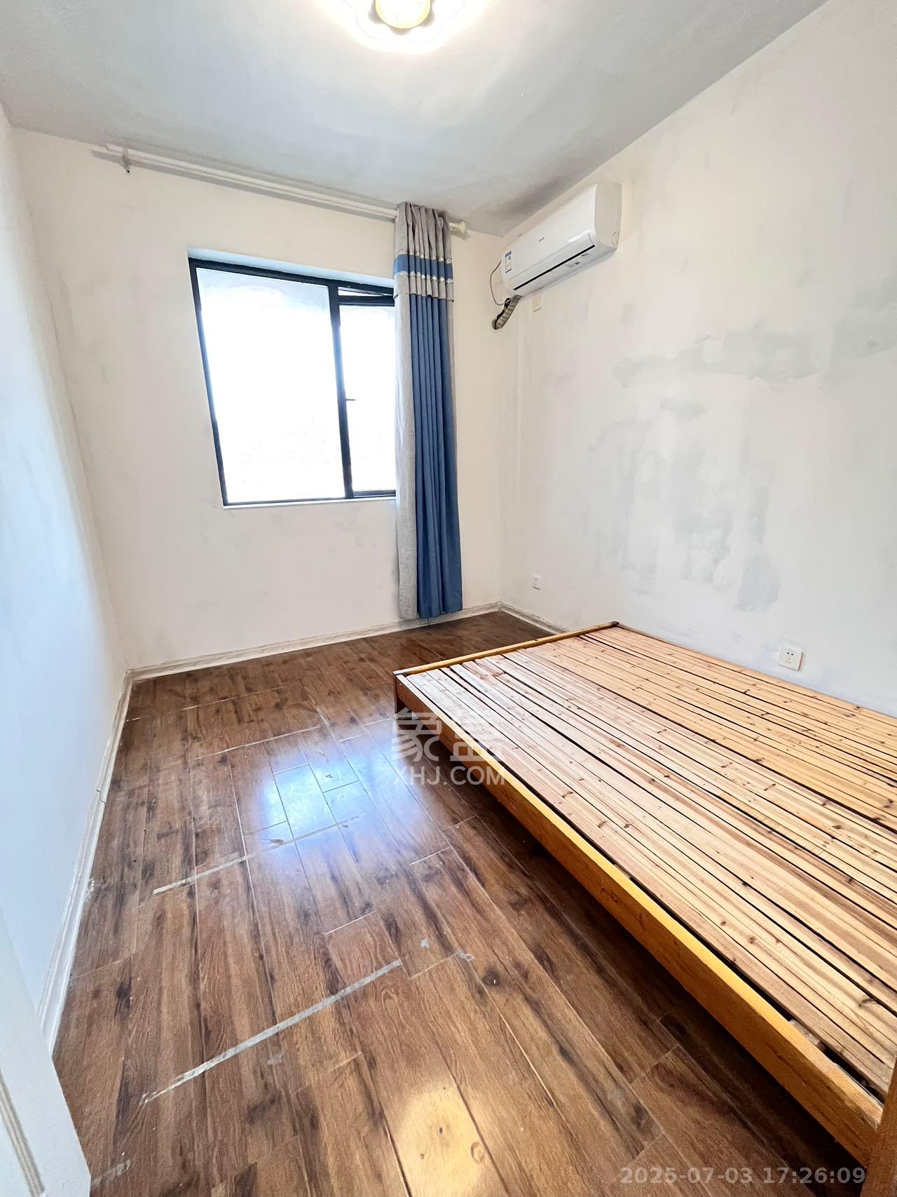 恒生碧水龙庭  3室2厅2卫   2200.00元/月室内图