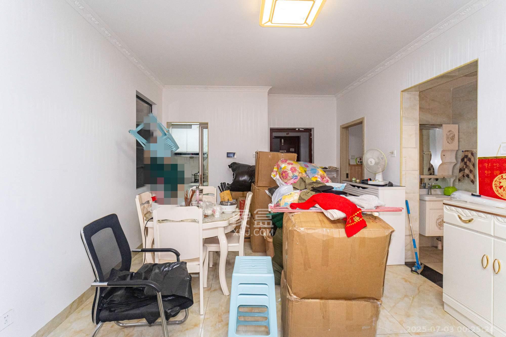 康桥长郡 3室2厅1卫 59.0万 康桥长郡 3室2厅1卫 59.0万客厅