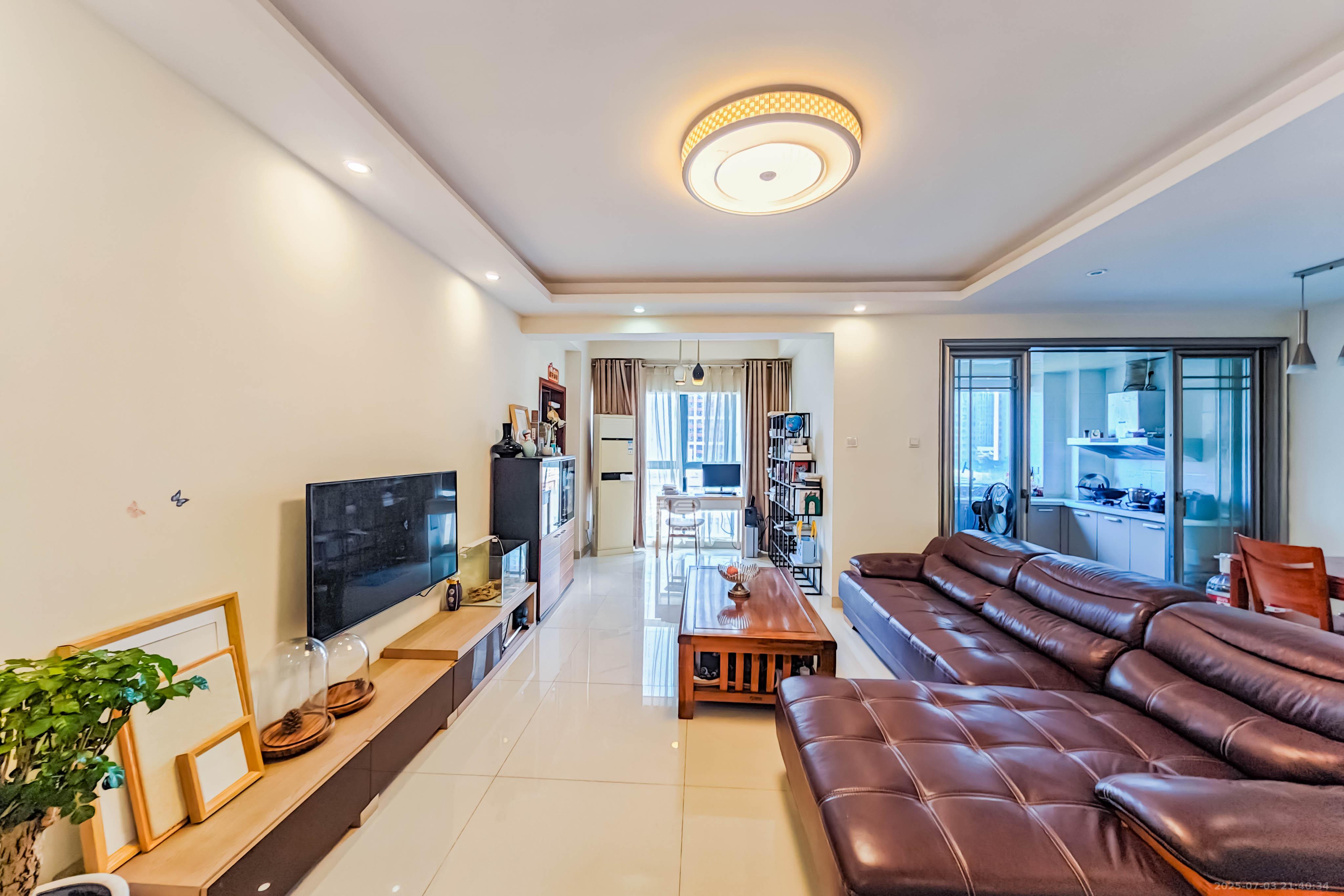 中城丽景香山园 3室2厅2卫 128.80万 中城丽景香山园 3室2厅2卫 128.80万客厅