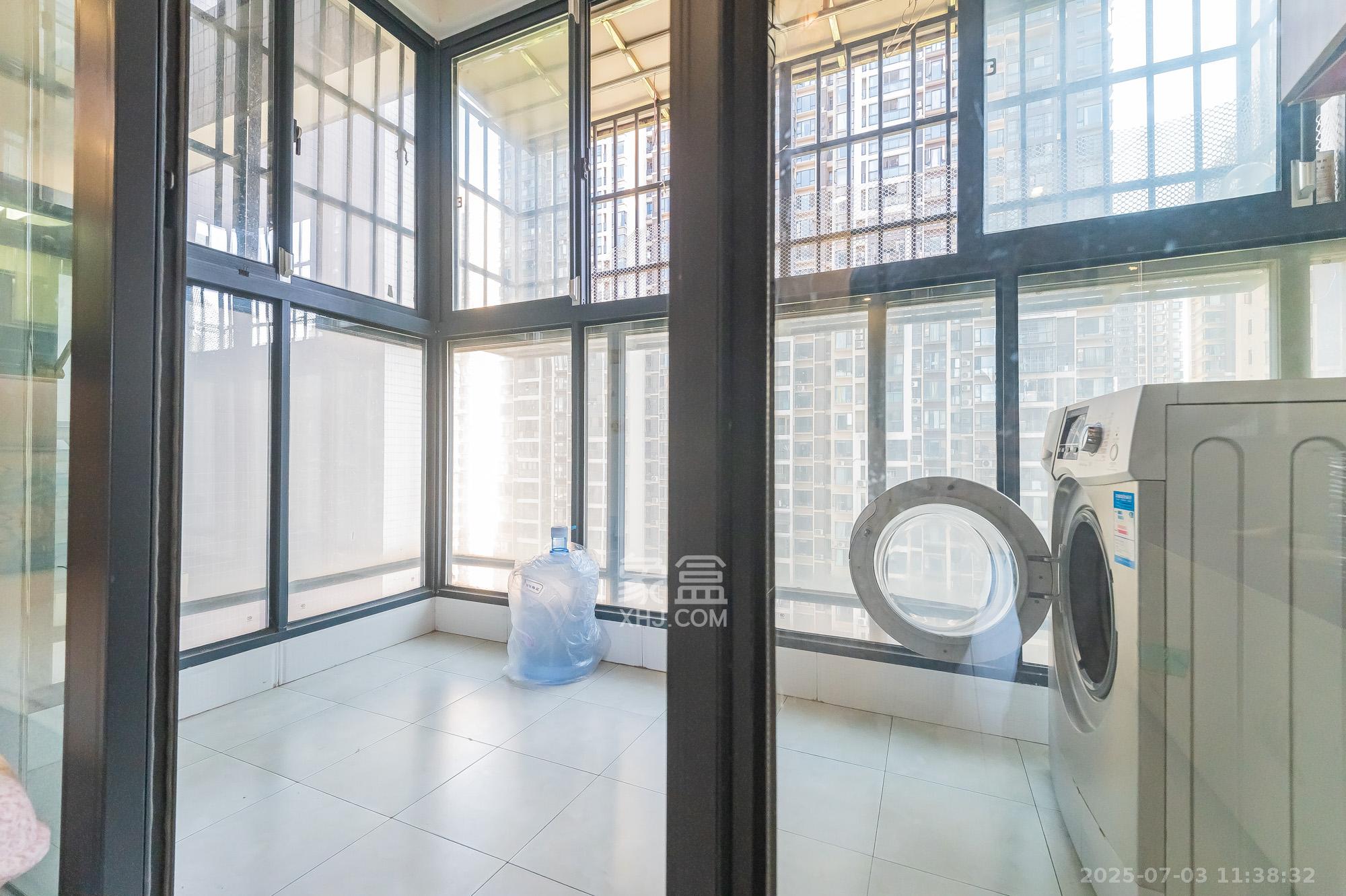 蓝山郡  3室2厅2卫   78.00万阳台