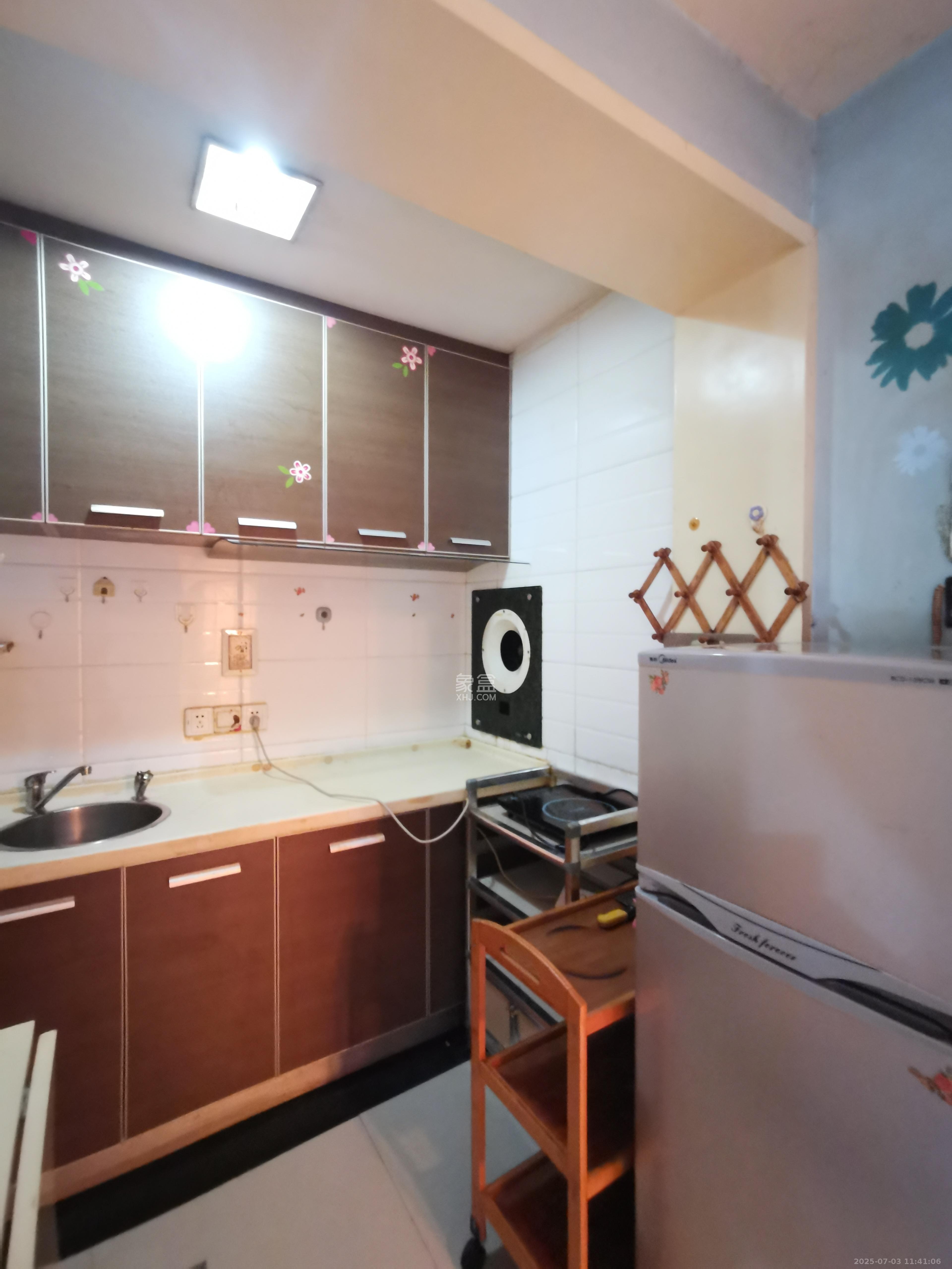 标志商务中心  1室1厅1卫    1200.0元/月室内图