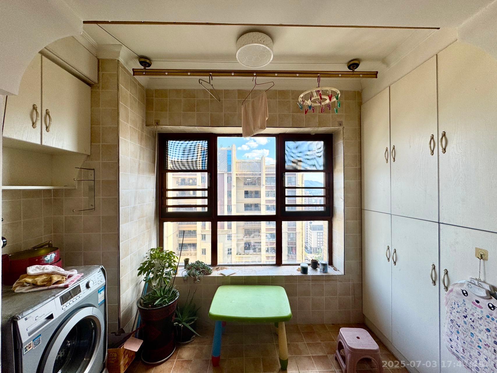 兰亭都荟(璟峰苑)  3室2厅1卫    2700.0元/月 兰亭都荟(璟峰苑)  3室2厅1卫    2700.0元/月室内图