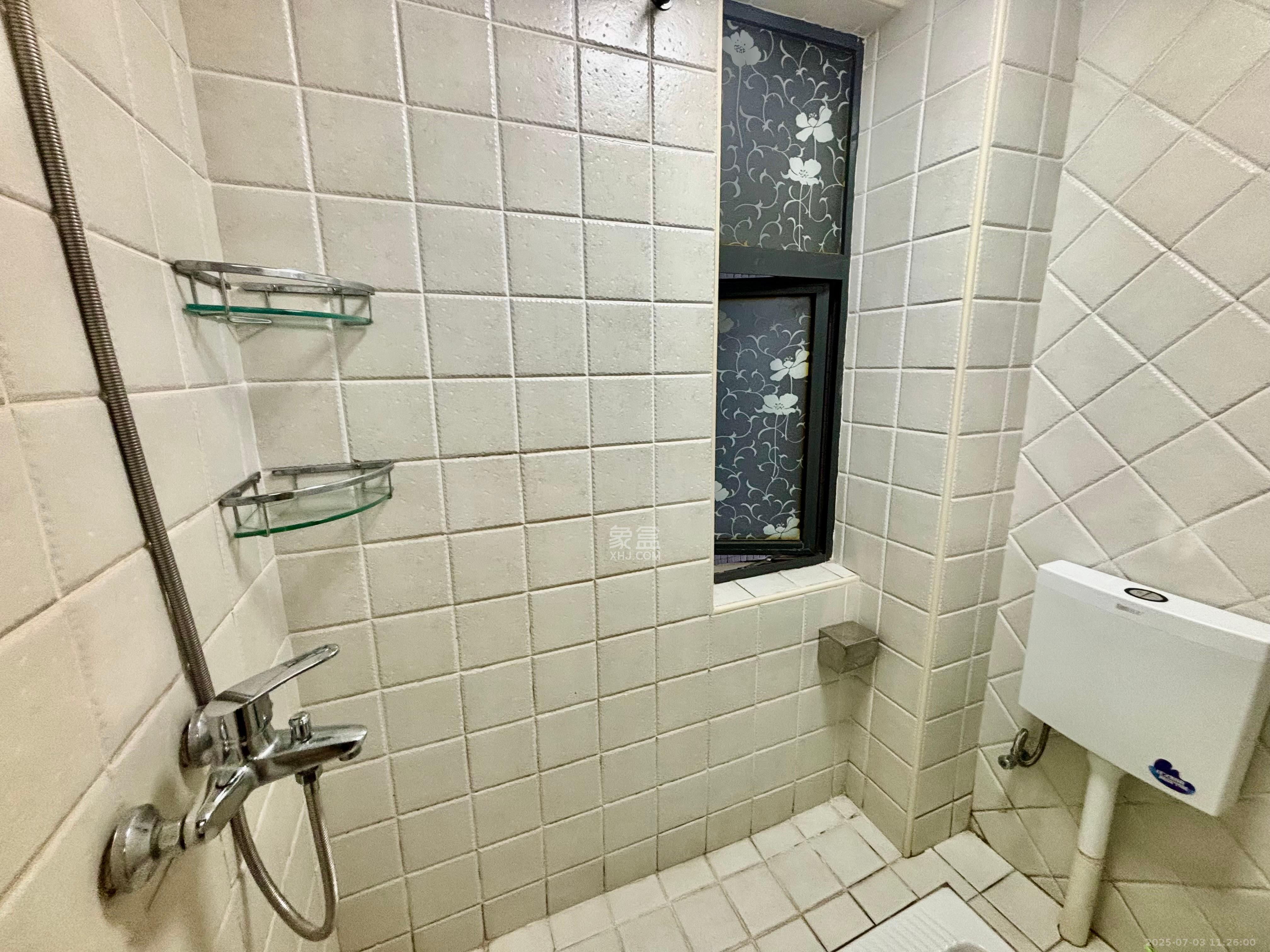 五一大道202(中环壹世界)  3室2厅1卫    3800.0元/月 五一大道202(中环壹世界)  3室2厅1卫    3800.0元/月室内图