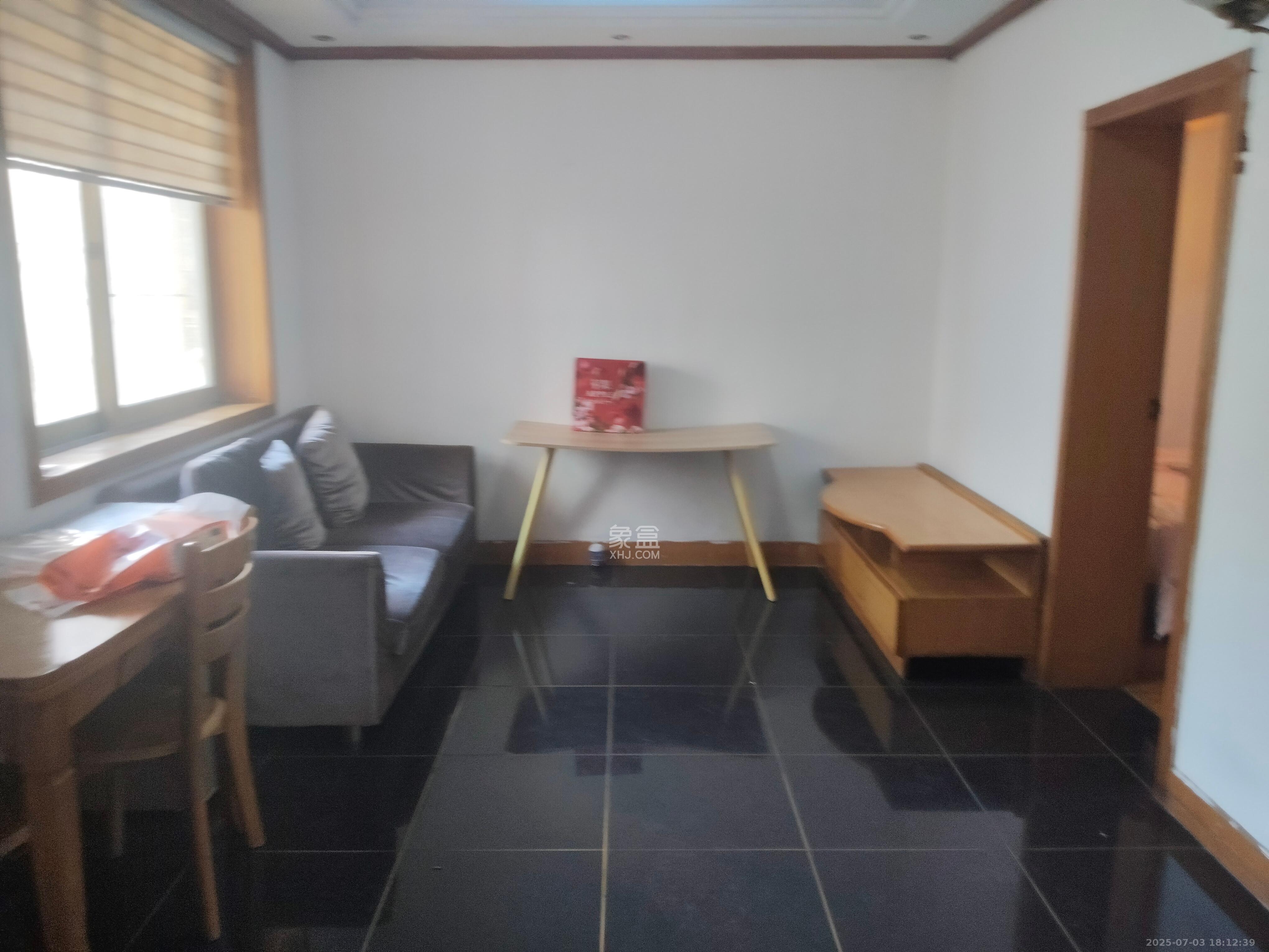 红旗区五片  2室1厅1卫    1700.0元/月室内图