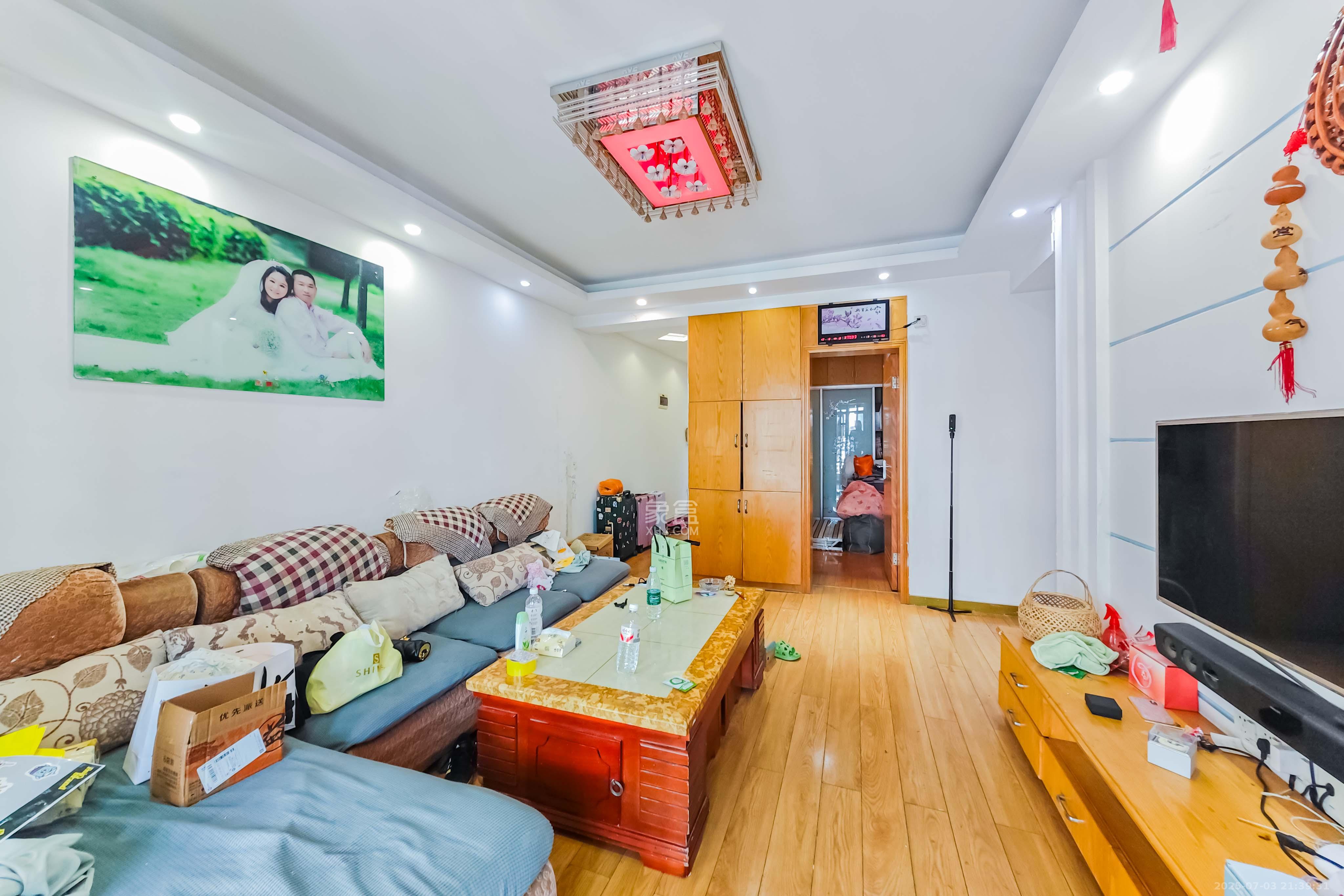 海拔东方 4室2厅2卫 92.0万 海拔东方 4室2厅2卫 92.0万客厅