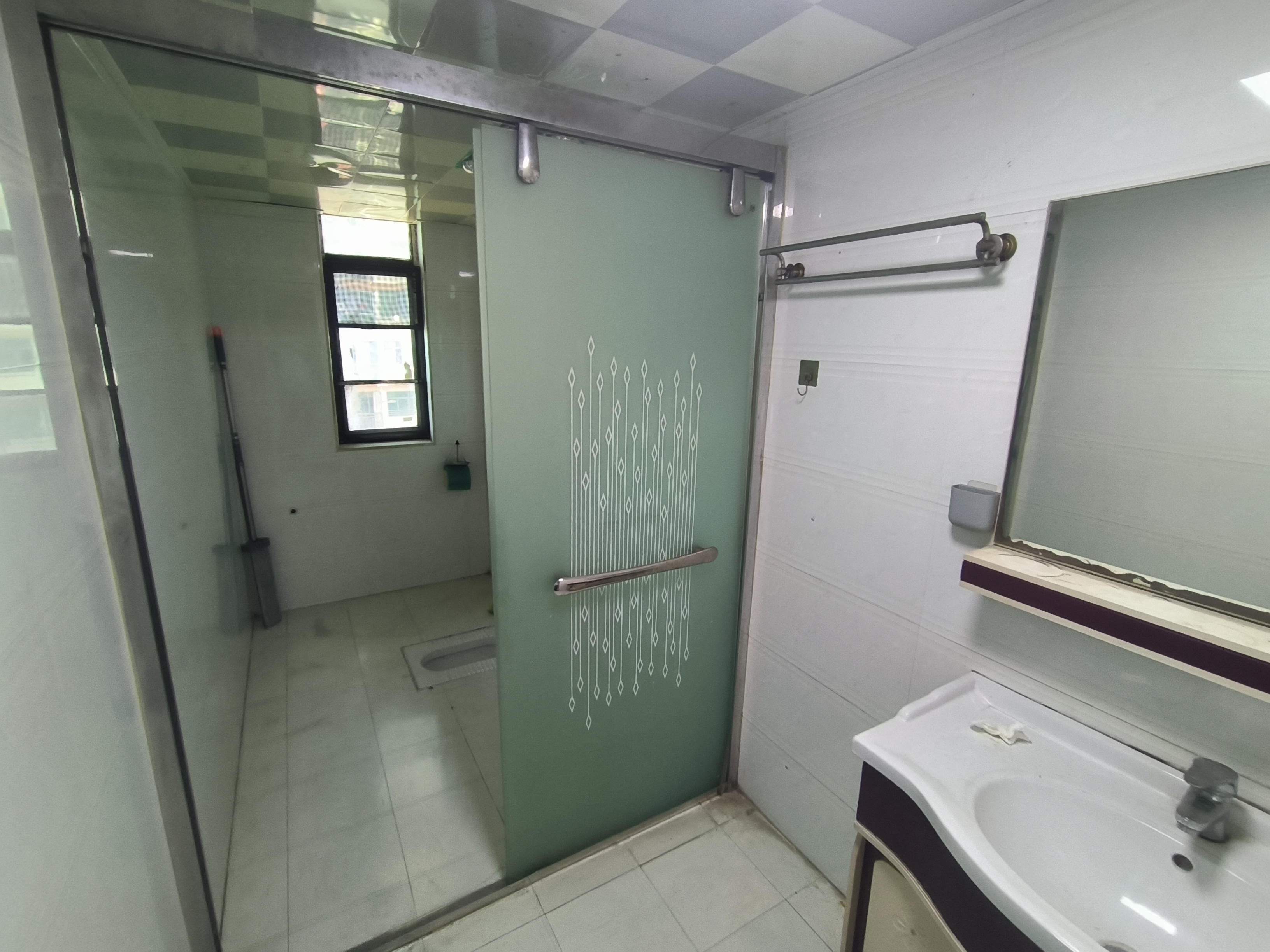汇景花园  4室2厅2卫   2400.00元/月室内图