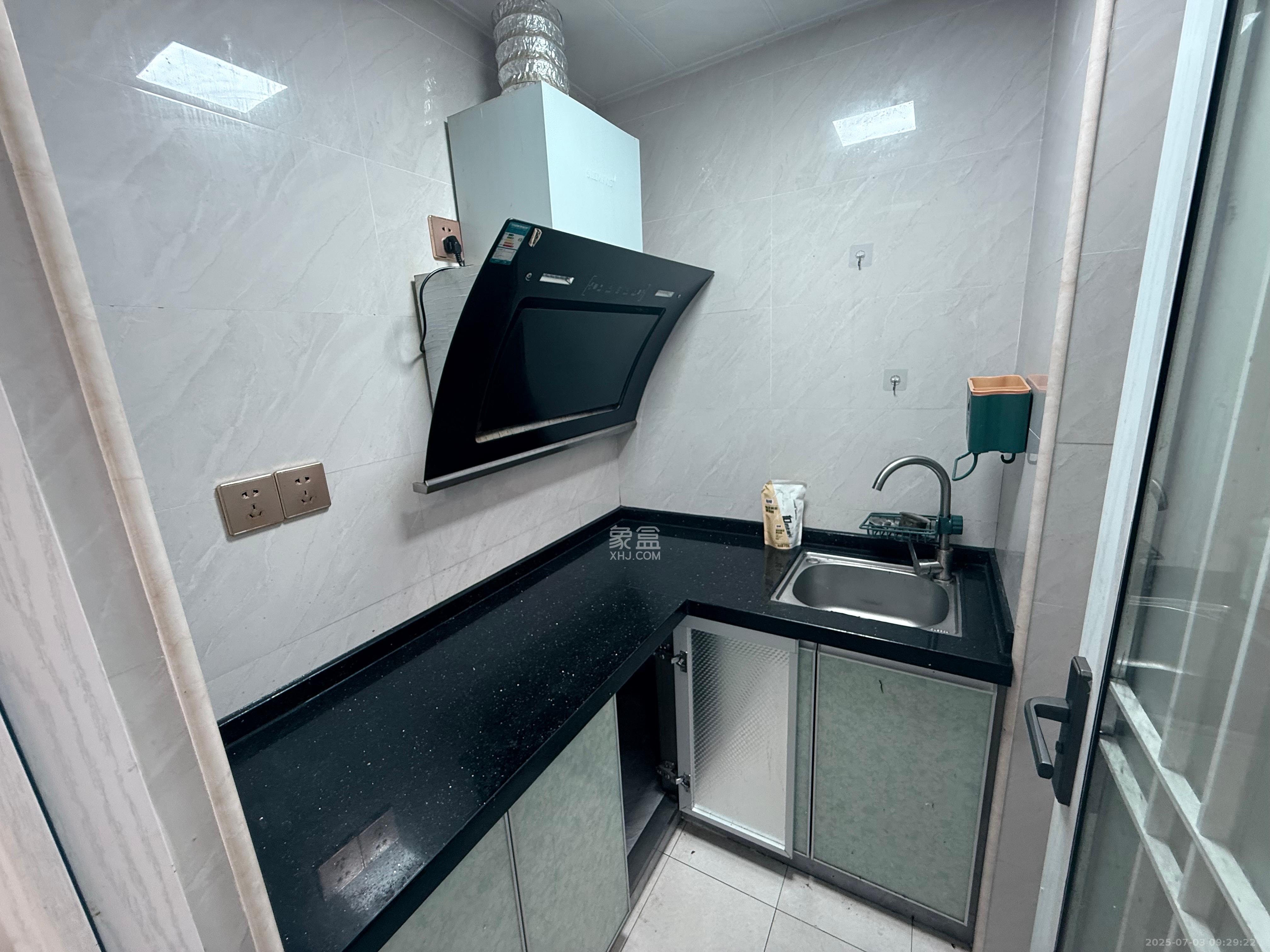 天麓尚层 1室1厅1卫 1400.0元/月 天麓尚层 1室1厅1卫 1400.0元/月室内图