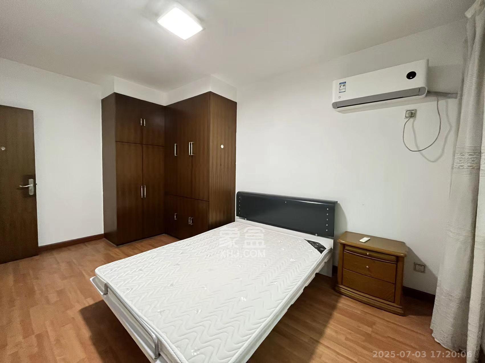 恩瑞麓山名园(龙王港小区) 3室2厅2卫 2500.0元/月 恩瑞麓山名园(龙王港小区) 3室2厅2卫 2500.0元/月室内图