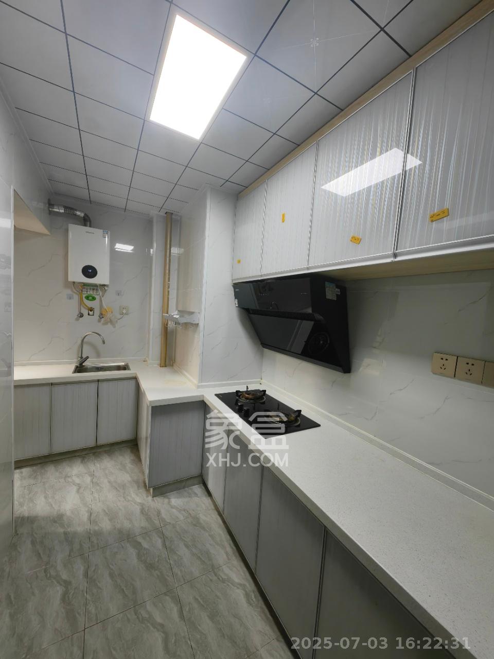 山水新城  2室2厅1卫   2100.00元/月室内图