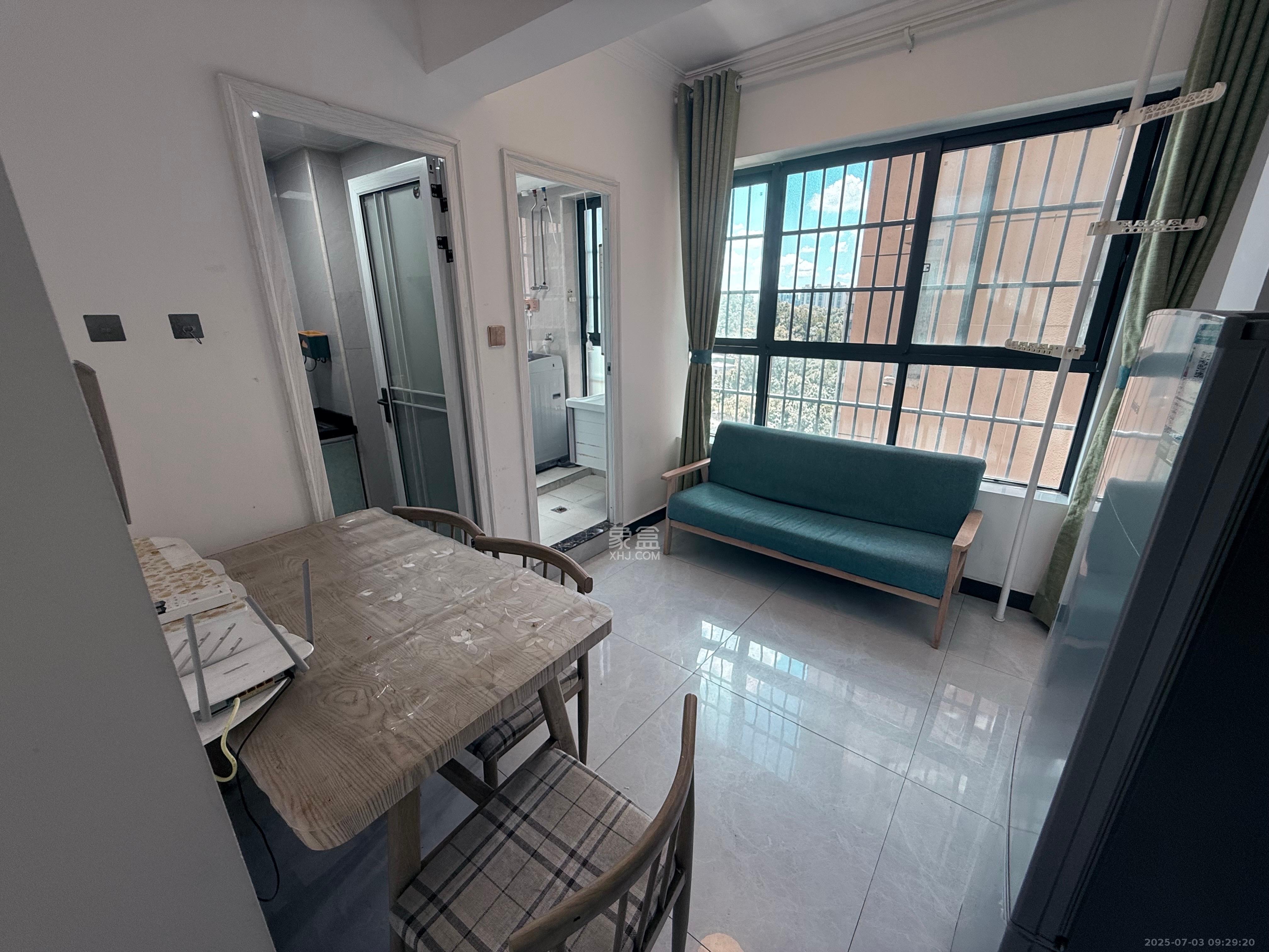 天麓尚层  1室1厅1卫    1400.0元/月室内图