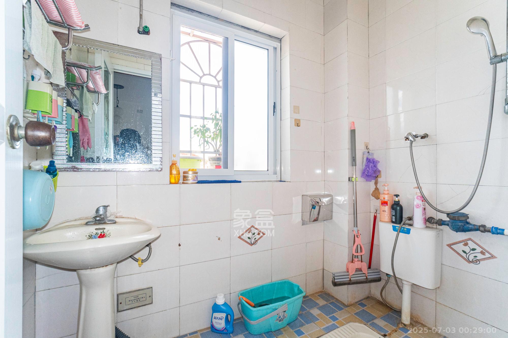 星沙商业步行街 2室2厅2卫 36.0万 星沙商业步行街 2室2厅2卫 36.0万卫生间