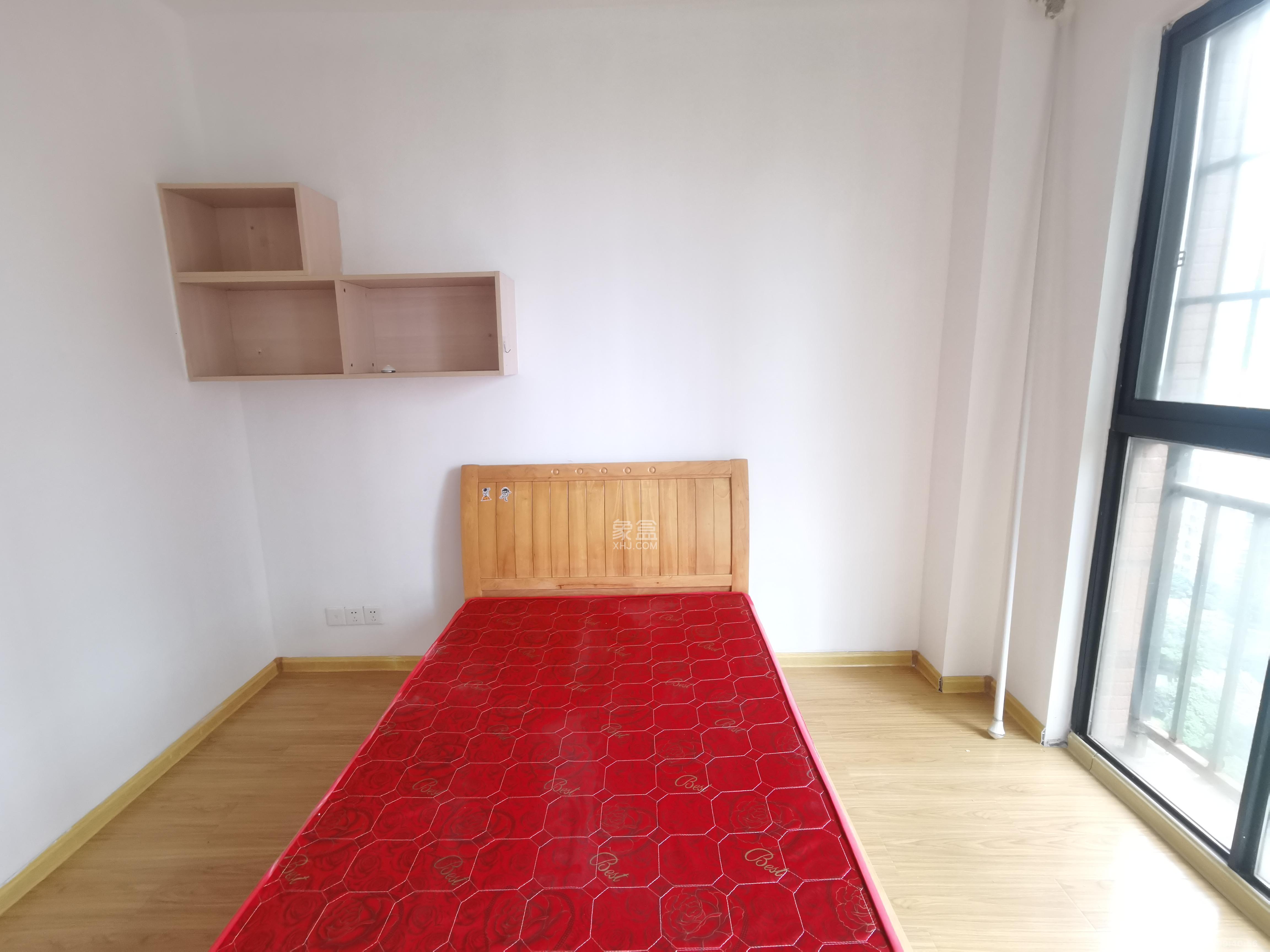 三一街区  3室2厅2卫   1900.00元/月室内图