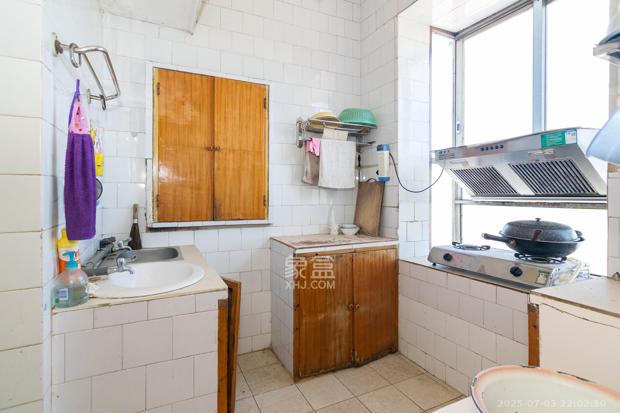 高塘岭镇体育西路散盘(体工路)  3室2厅1卫    32.0万 高塘岭镇体育西路散盘(体工路)  3室2厅1卫    32.0万厨房