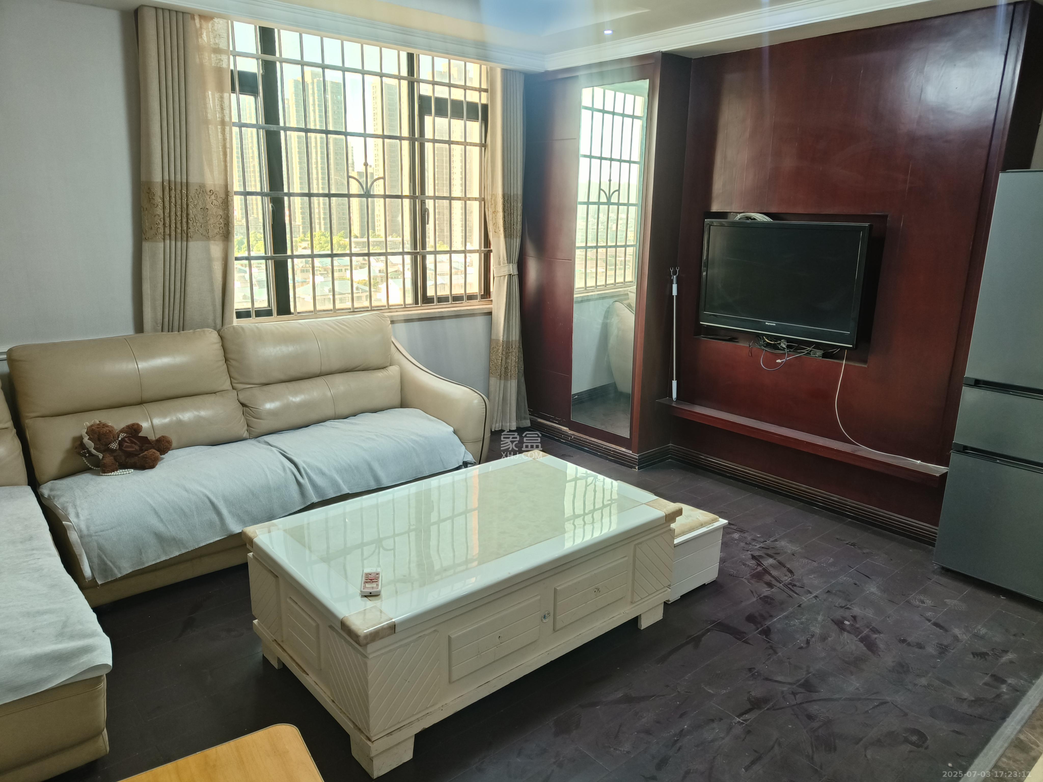 沁园春御院  1室1厅1卫    2000.0元/月 沁园春御院  1室1厅1卫    2000.0元/月室内图