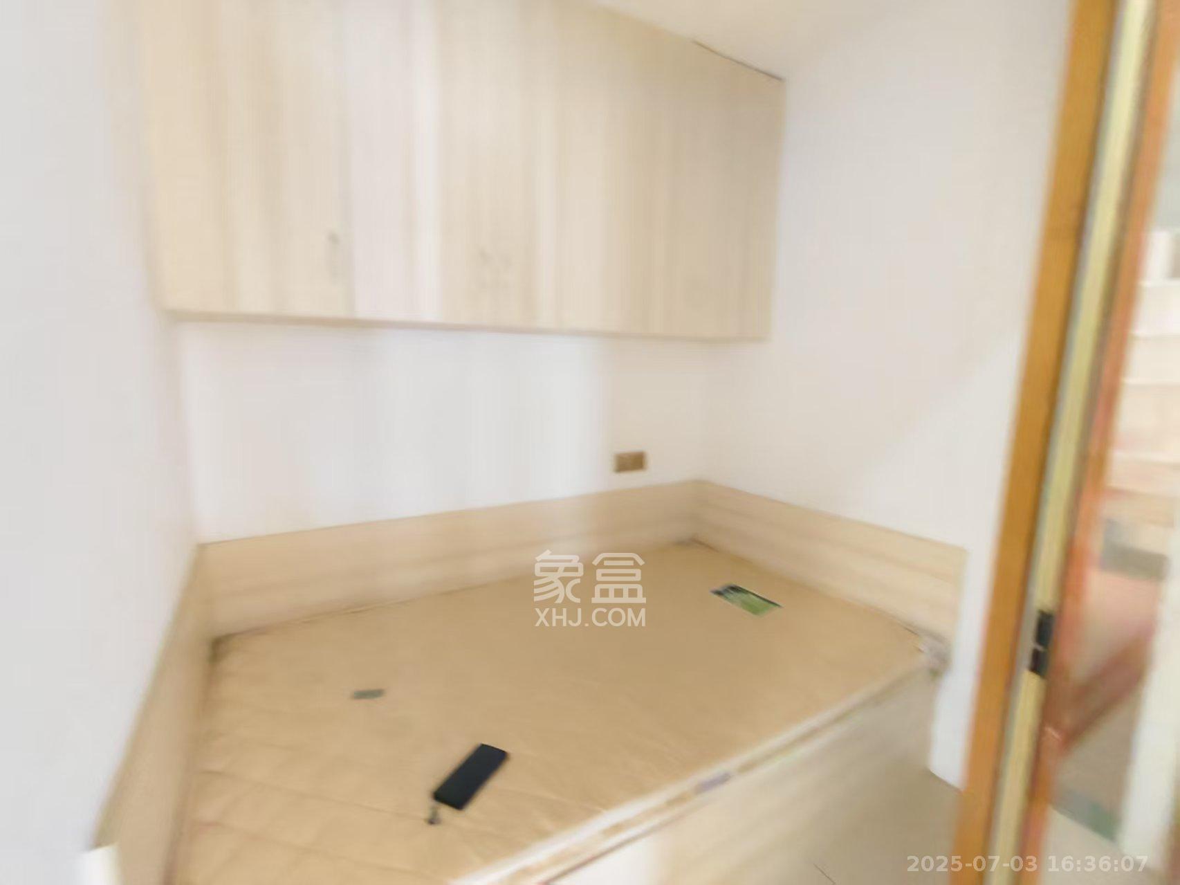 水岸龙庭  3室2厅1卫   1600.00元/月室内图