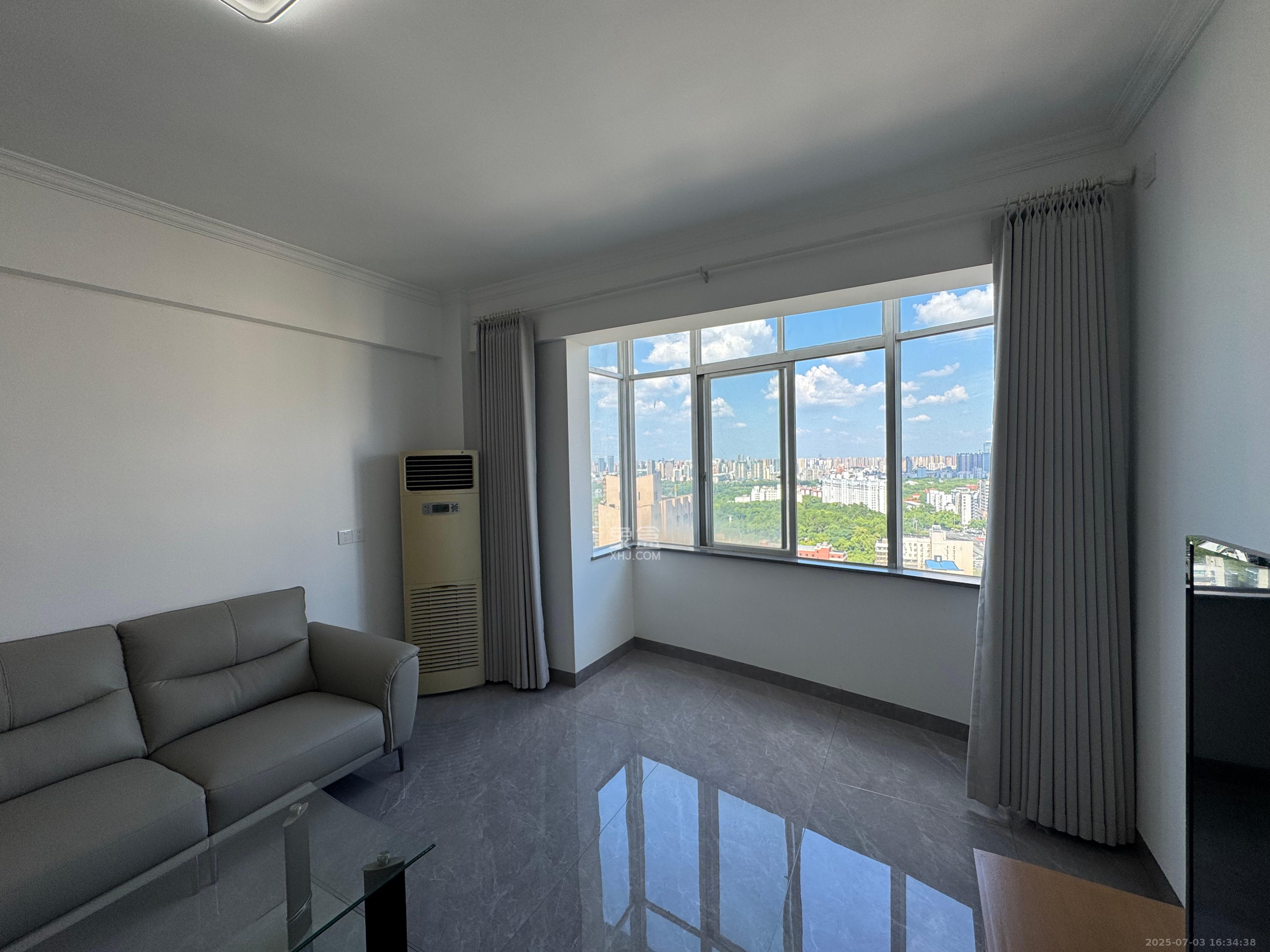 建鸿达现代城 3室2厅1卫 5300.0元/月 建鸿达现代城 3室2厅1卫 5300.0元/月室内图