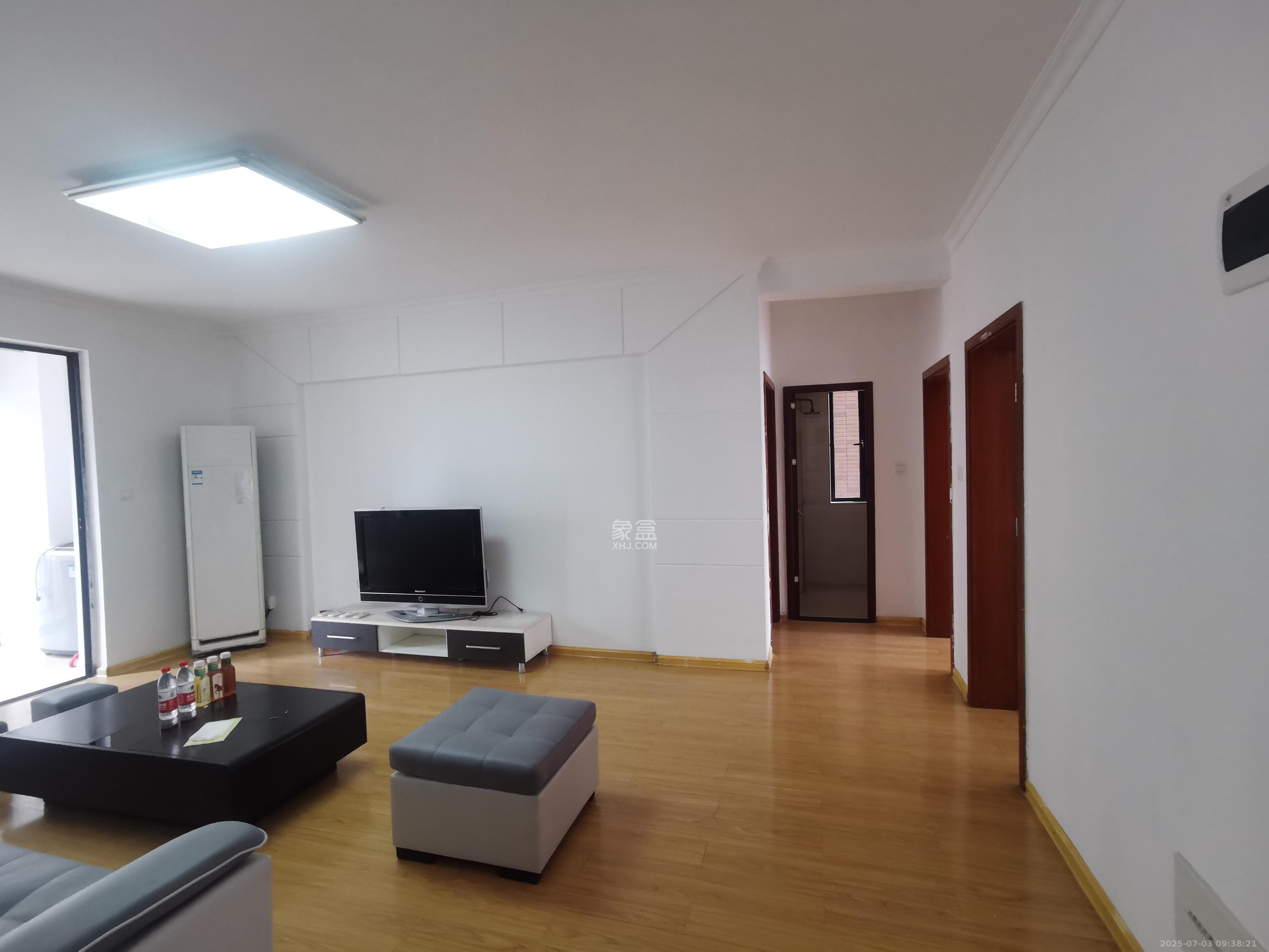三一街区  3室2厅2卫   1900.00元/月室内图