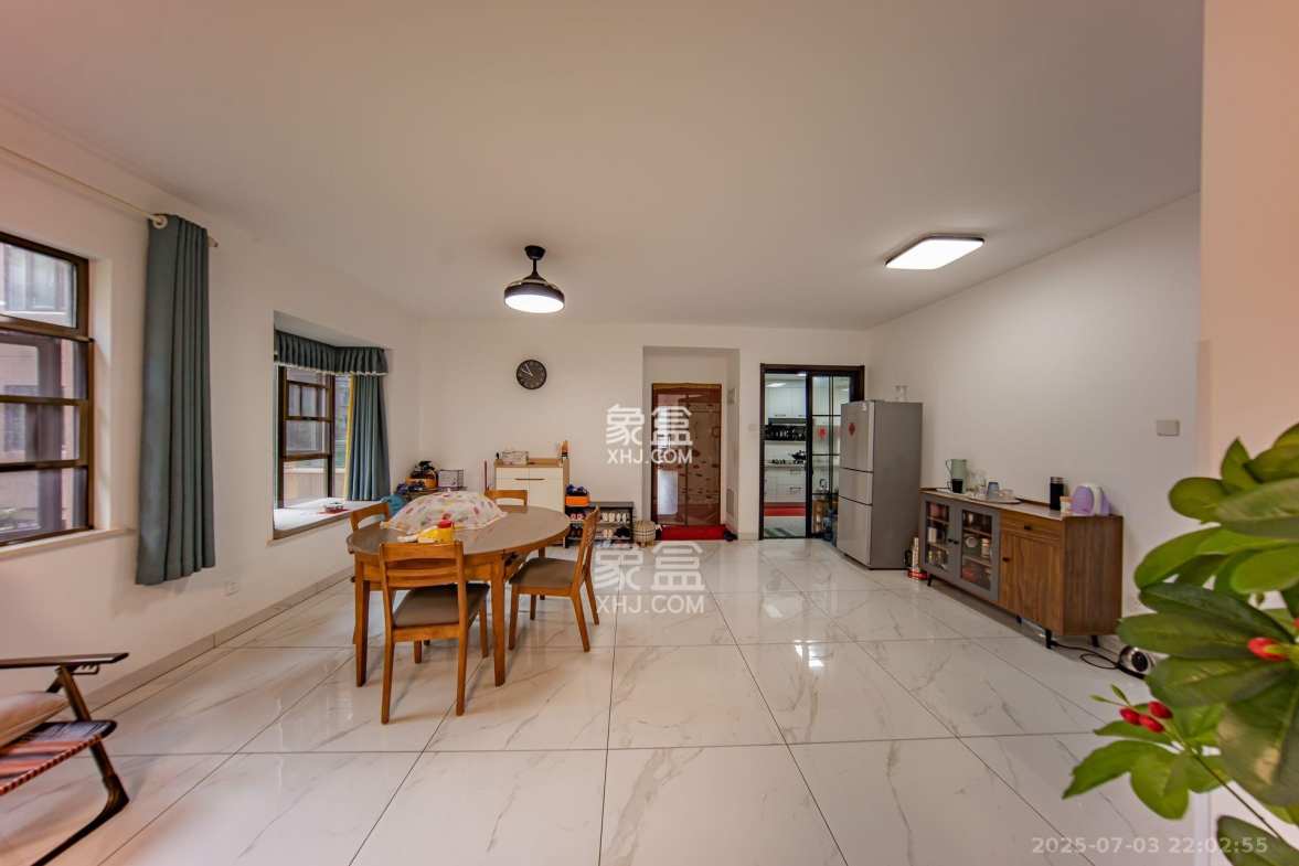 江山帝景哈佛  3室2厅2卫    2300.0元/月 江山帝景哈佛  3室2厅2卫    2300.0元/月室内图