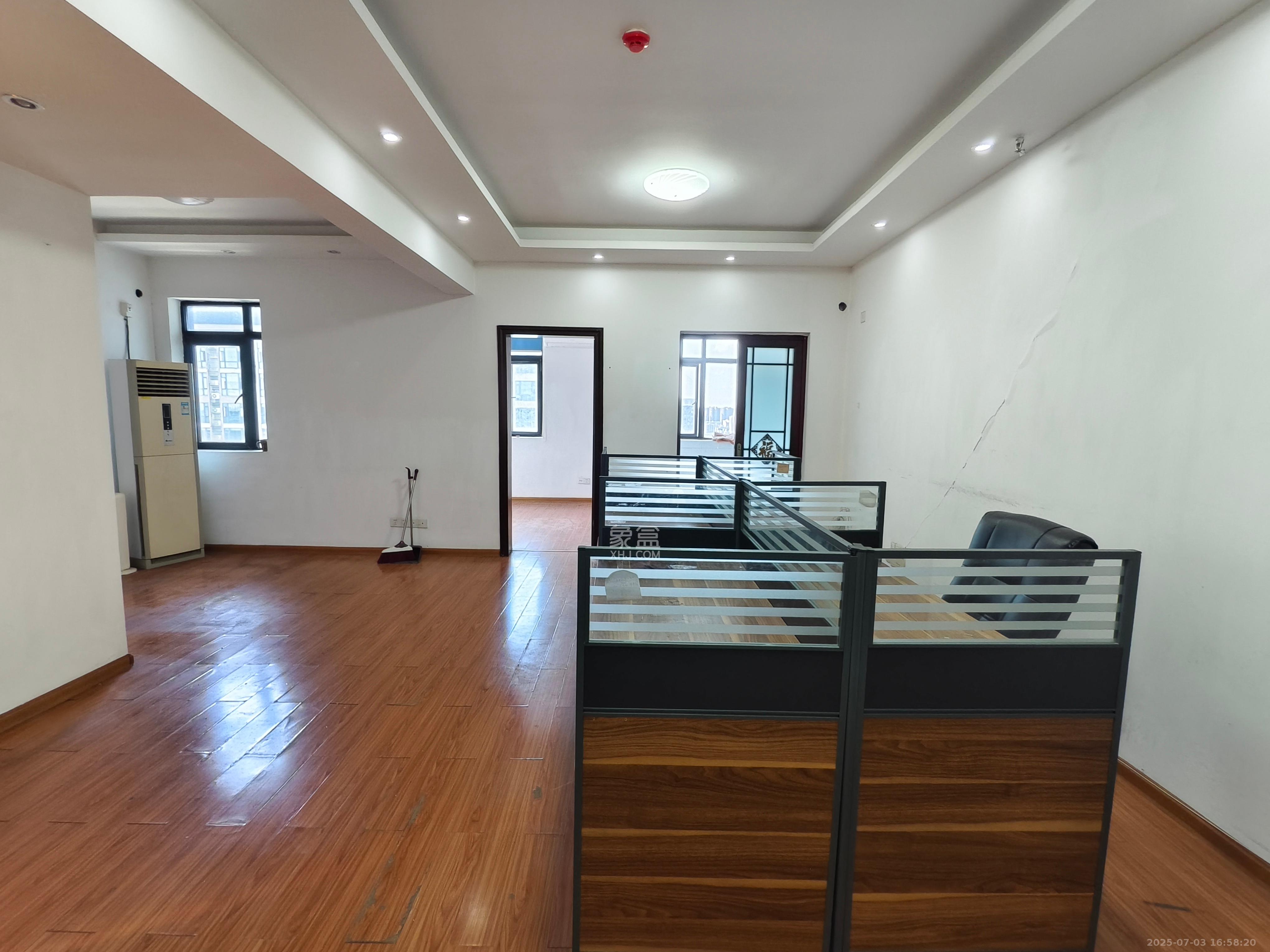 鑫远杰座  2室2厅1卫    2300.0元/月 鑫远杰座  2室2厅1卫    2300.0元/月