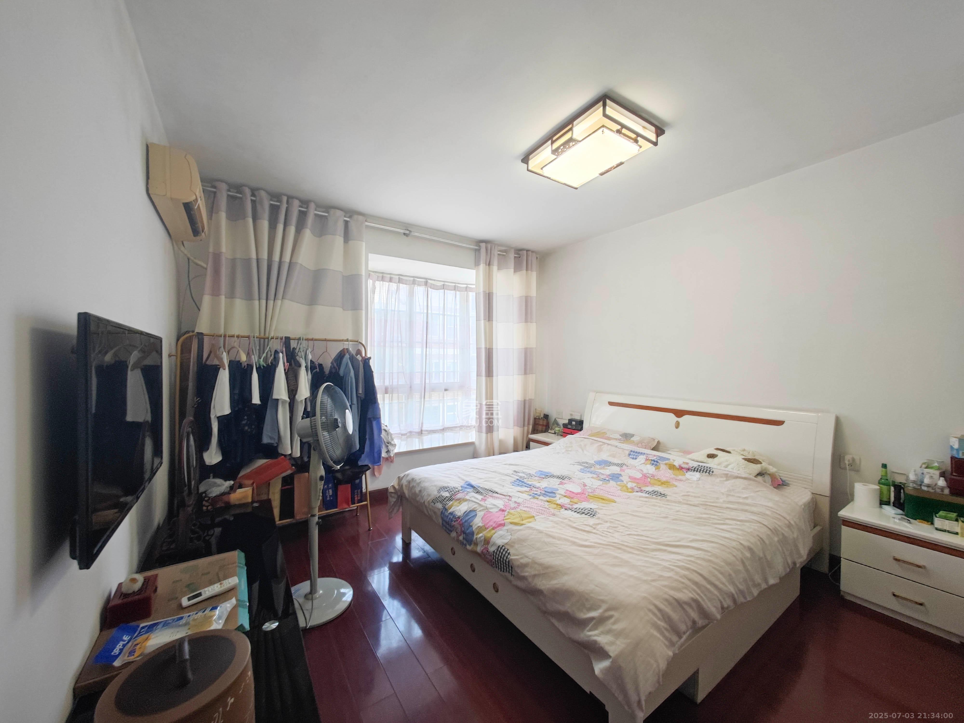 山水庭院 3室2厅2卫 75.8万 山水庭院 3室2厅2卫 75.8万卧室