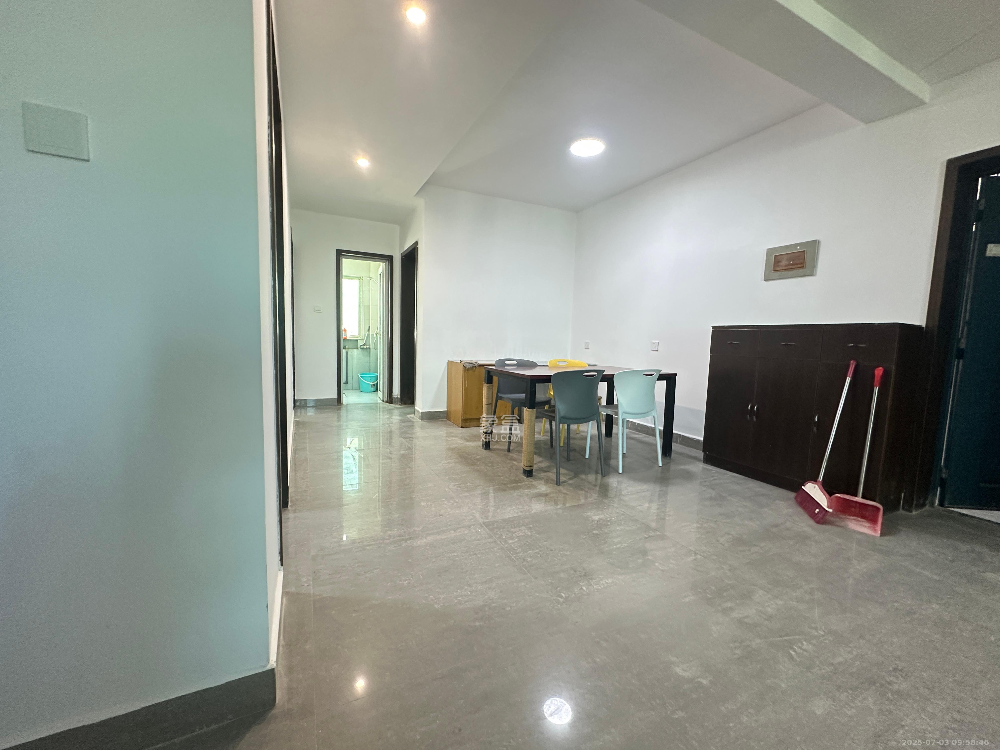 恩瑞麓山名园(龙王港小区) 3室2厅2卫 2400.0元/月 恩瑞麓山名园(龙王港小区) 3室2厅2卫 2400.0元/月室内图