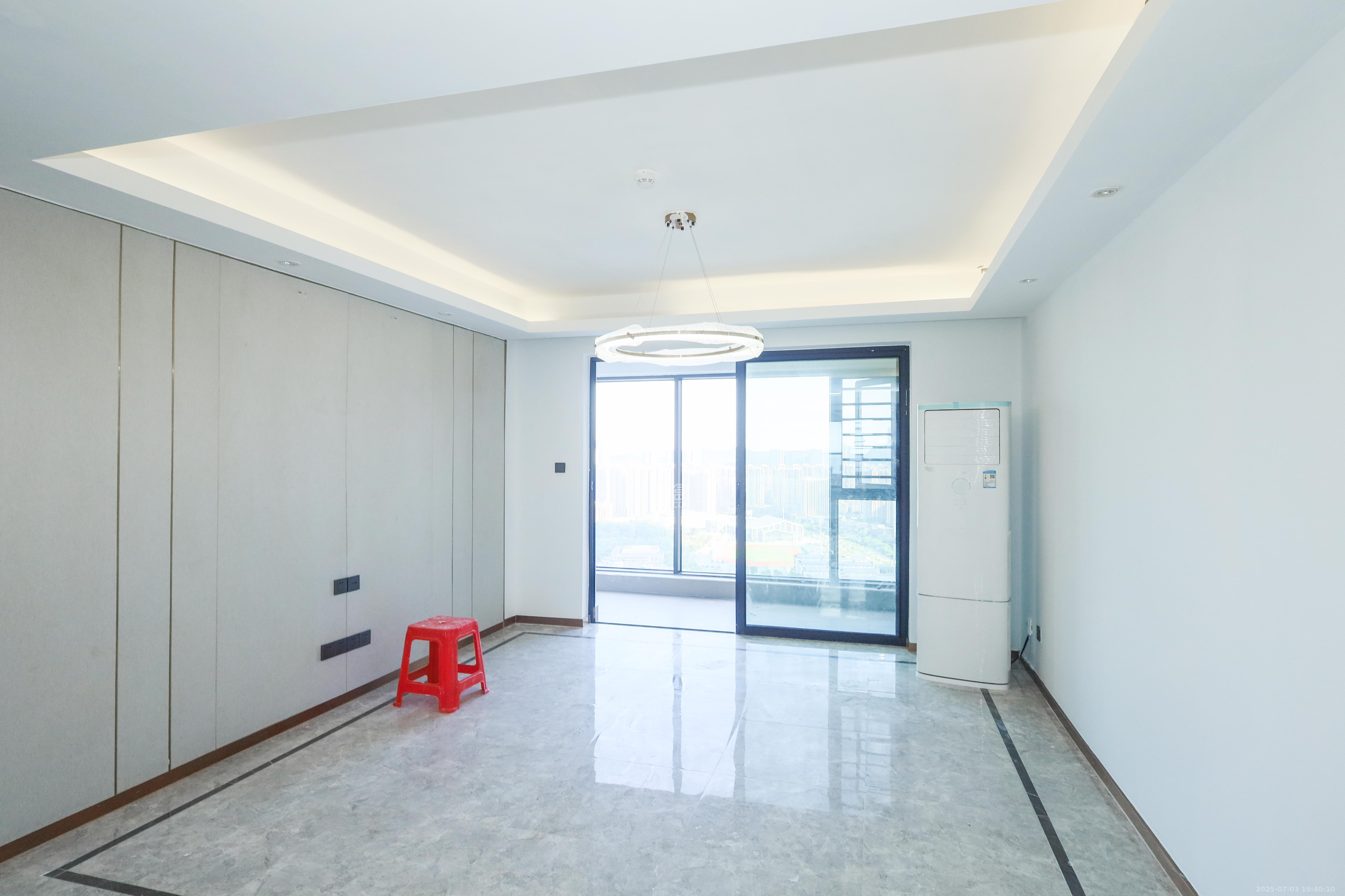 梅溪悦章  4室2厅2卫    156.0万 梅溪悦章  4室2厅2卫    156.0万客厅