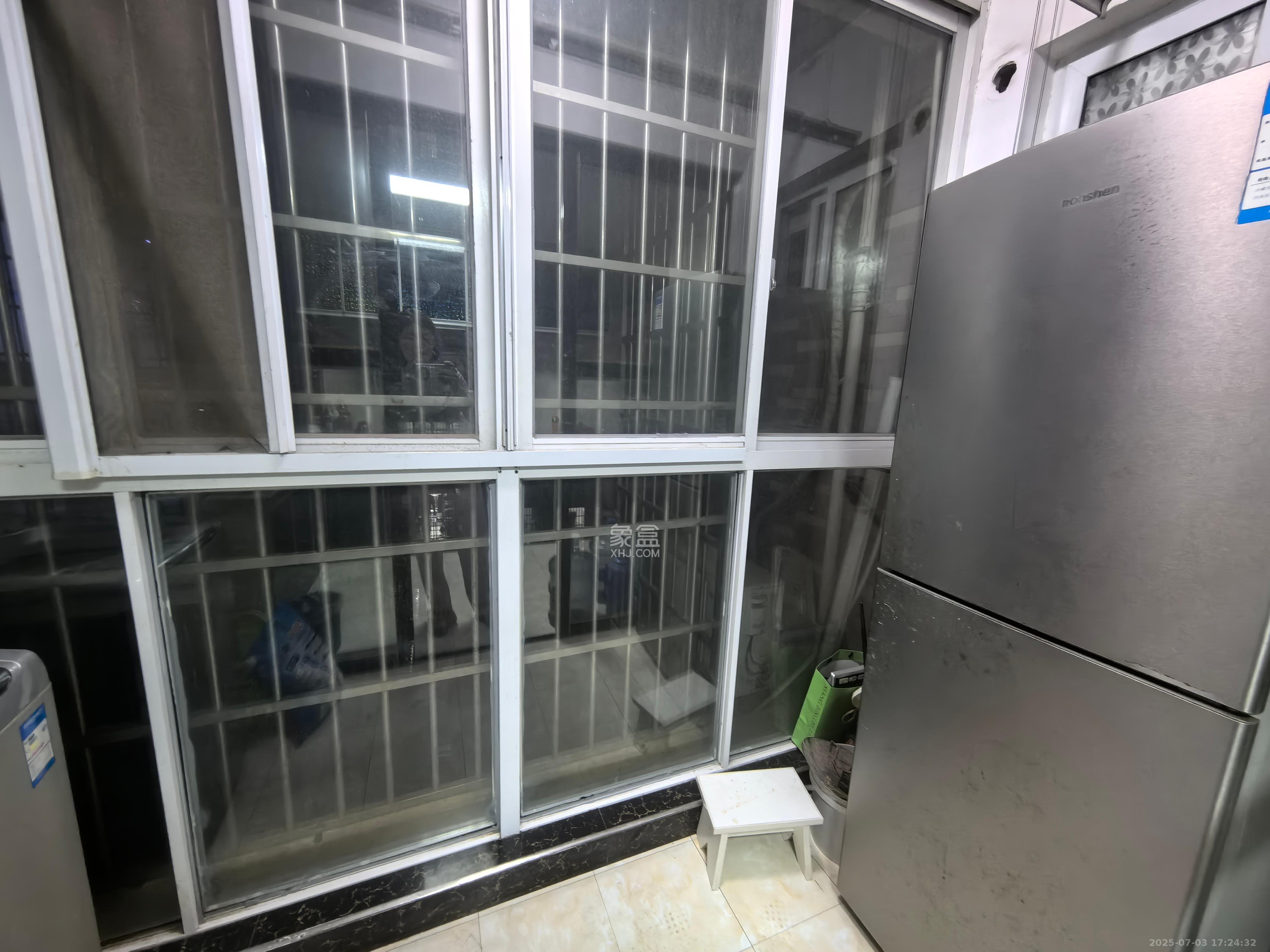 昆仑和府 3室2厅1卫 1500.0元/月 昆仑和府 3室2厅1卫 1500.0元/月室内图