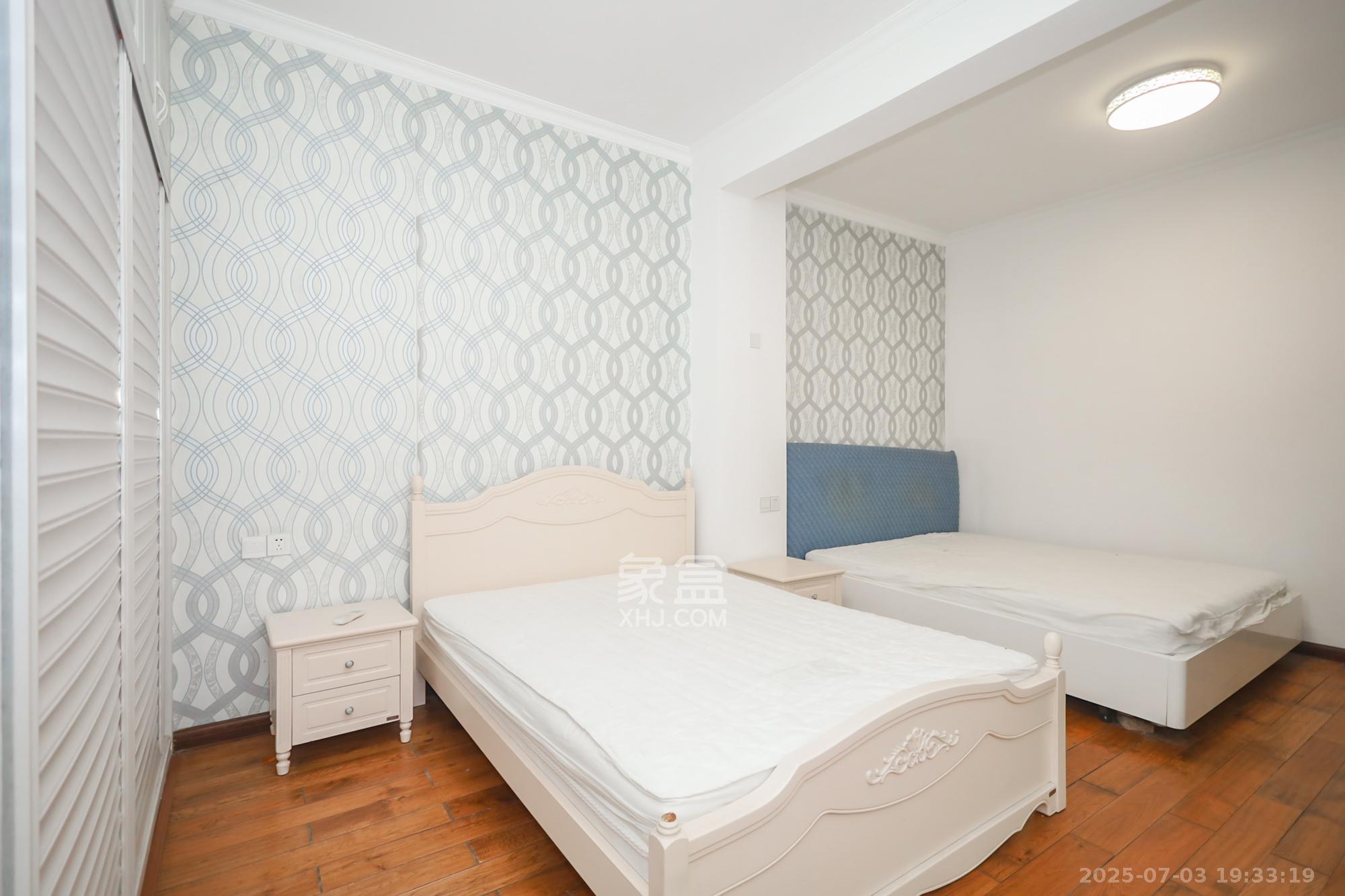 世茂铂翠湾二期 3室2厅2卫 288.0万 世茂铂翠湾二期 3室2厅2卫 288.0万卧室