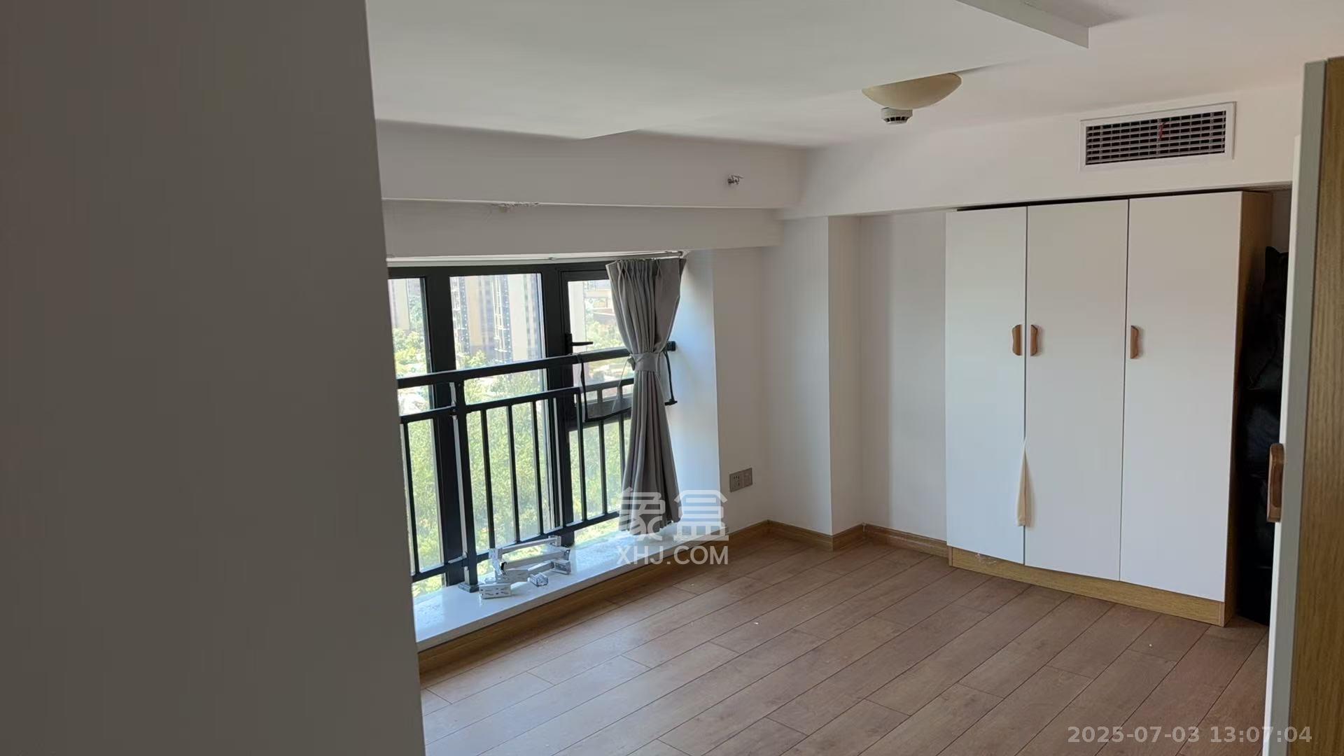 梦想新天地  3室2厅1卫   2400.00元/月室内图