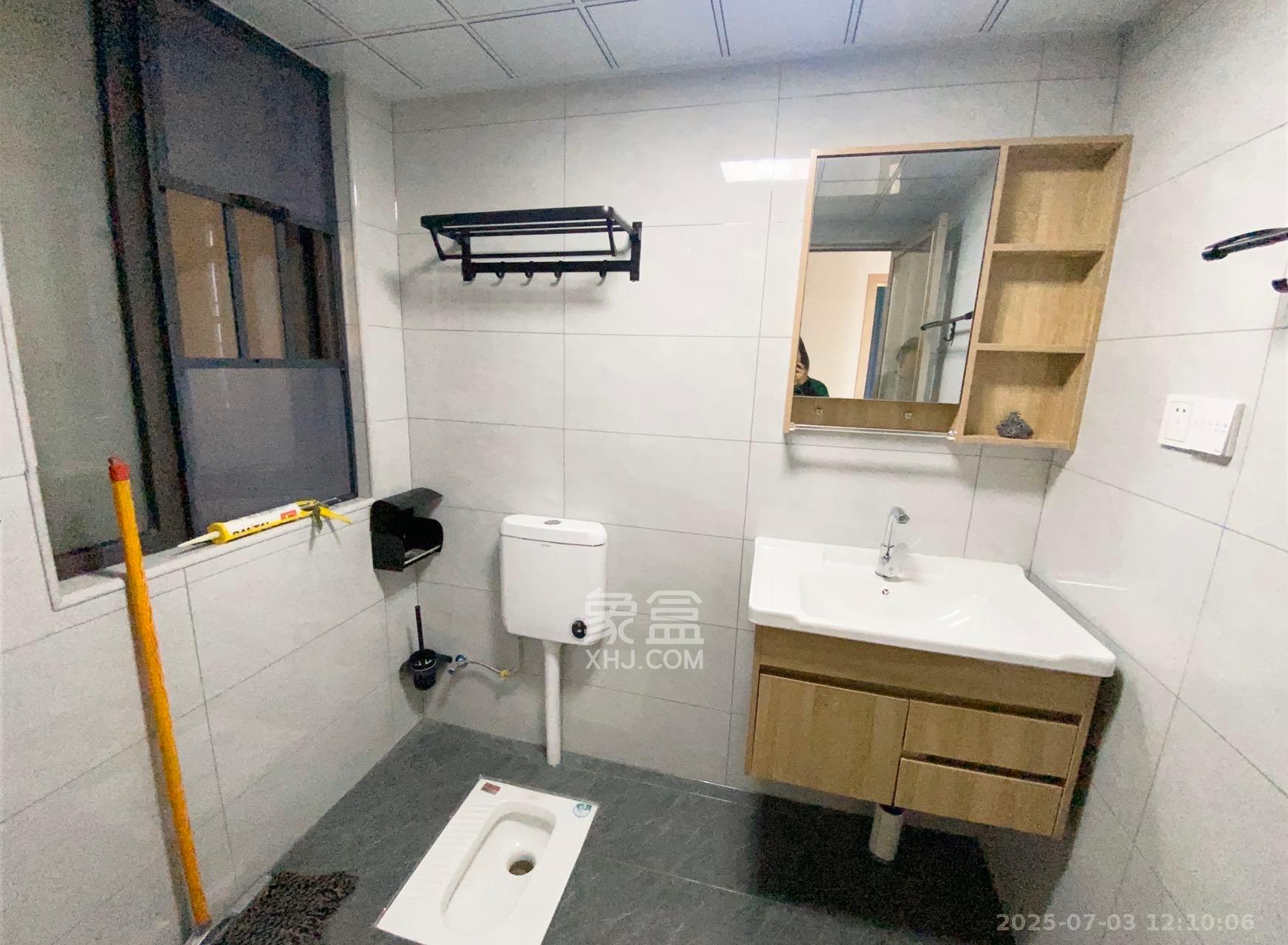 东合新苑  3室2厅2卫   2700.00元/月室内图