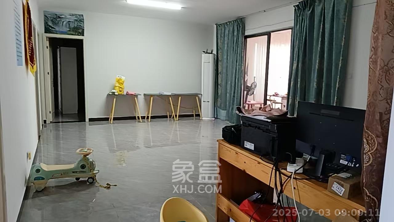 汇金城/嘉华城（二期、三期）  4室2厅2卫   3200.00元/月室内图1