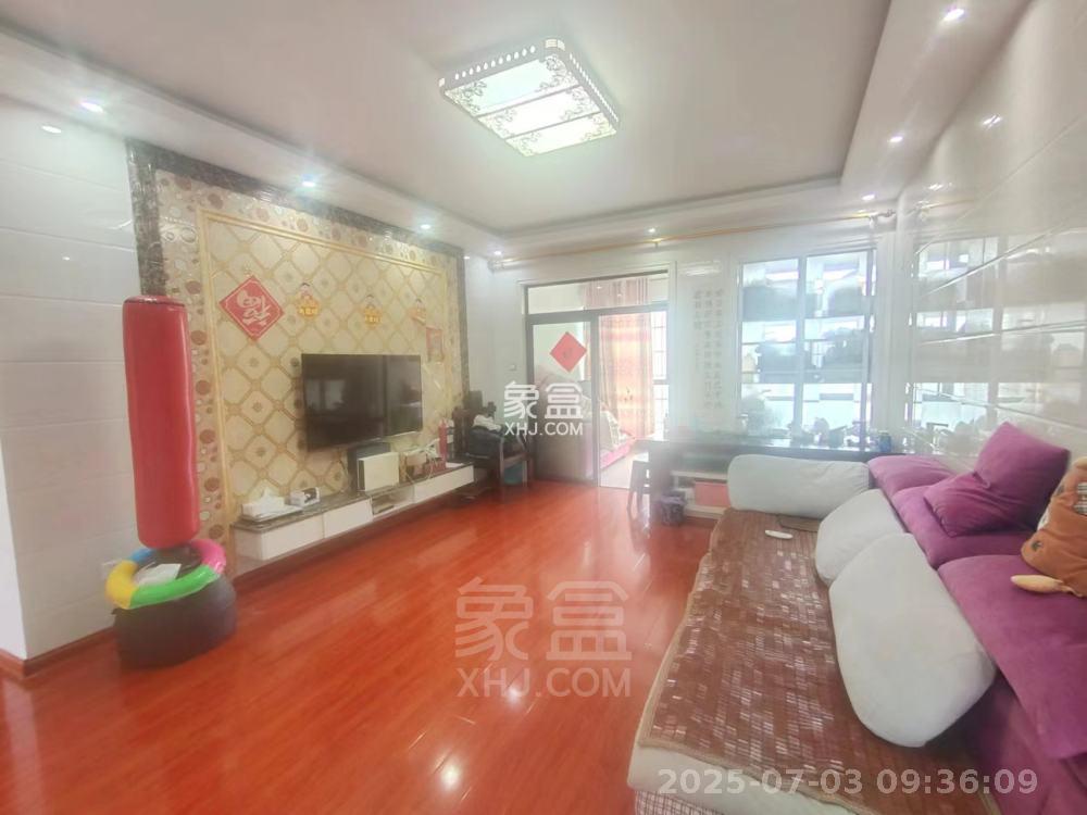 莱茵小镇 3室2厅2卫 1600.0元/月 莱茵小镇 3室2厅2卫 1600.0元/月室内图