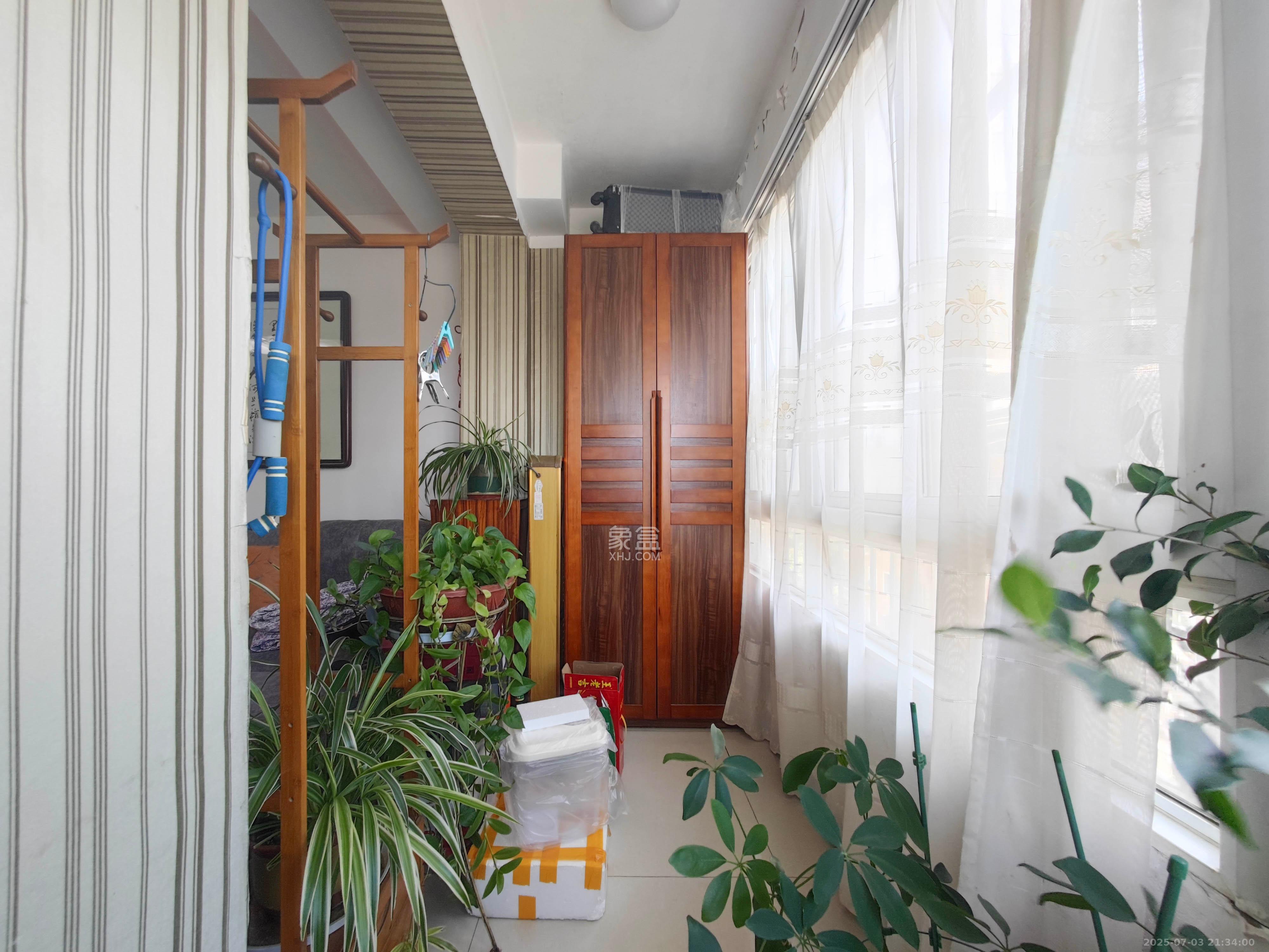 山水庭院 3室2厅2卫 75.8万 山水庭院 3室2厅2卫 75.8万阳台