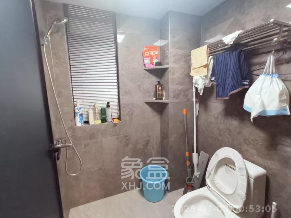 上园商住小区  3室2厅1卫    110.0万卫生间