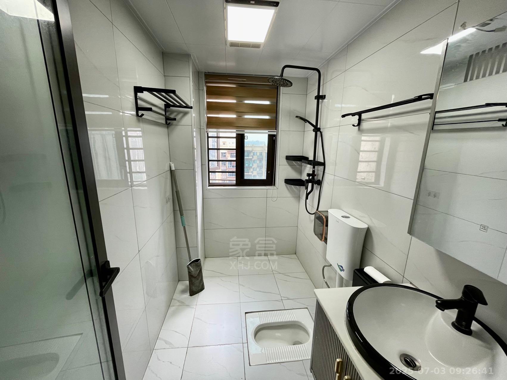 金轮翡翠名园 2室2厅2卫 2200.0元/月 金轮翡翠名园 2室2厅2卫 2200.0元/月室内图