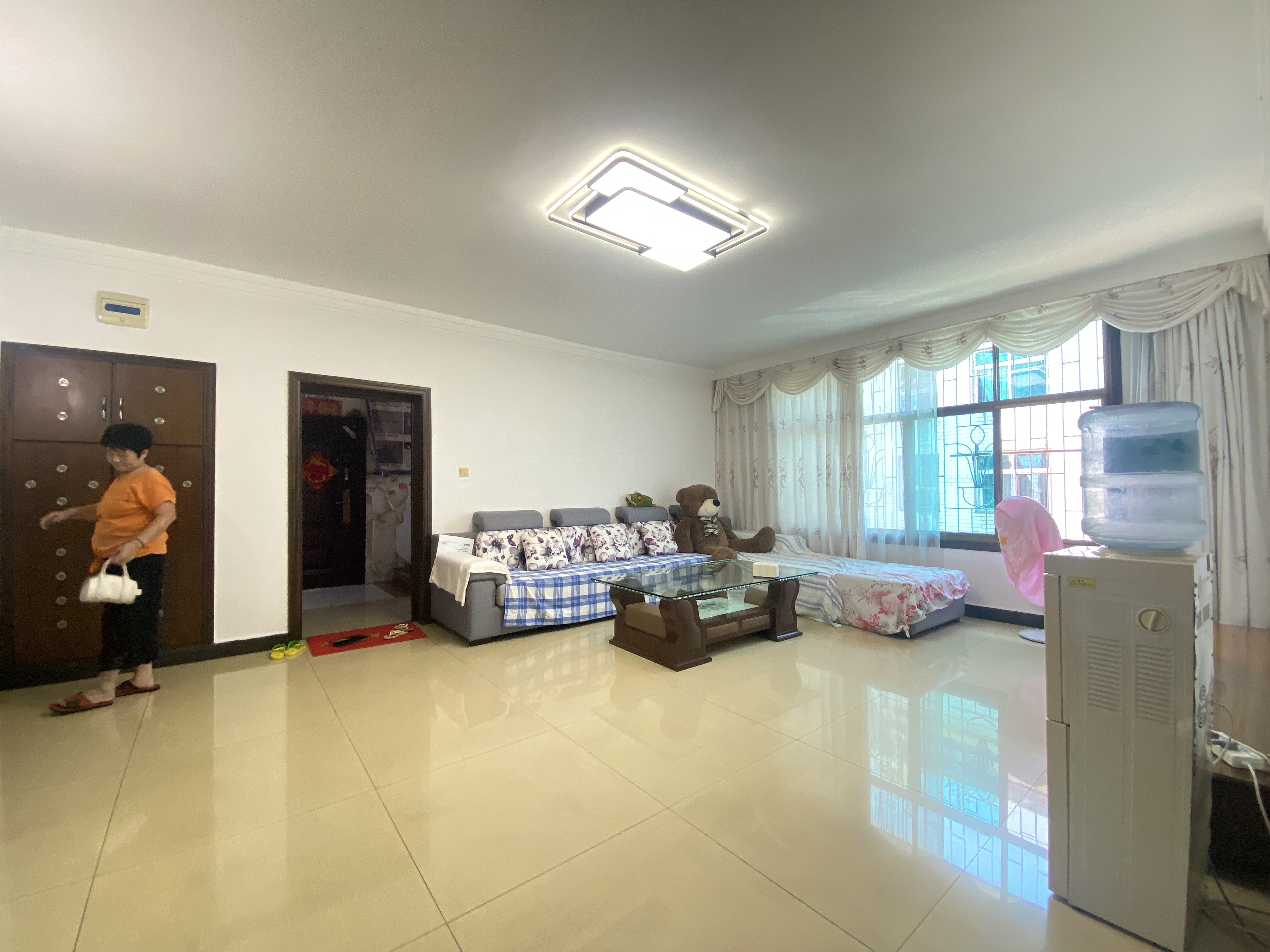 金谷市场 3室2厅2卫 45.8万 金谷市场 3室2厅2卫 45.8万客厅