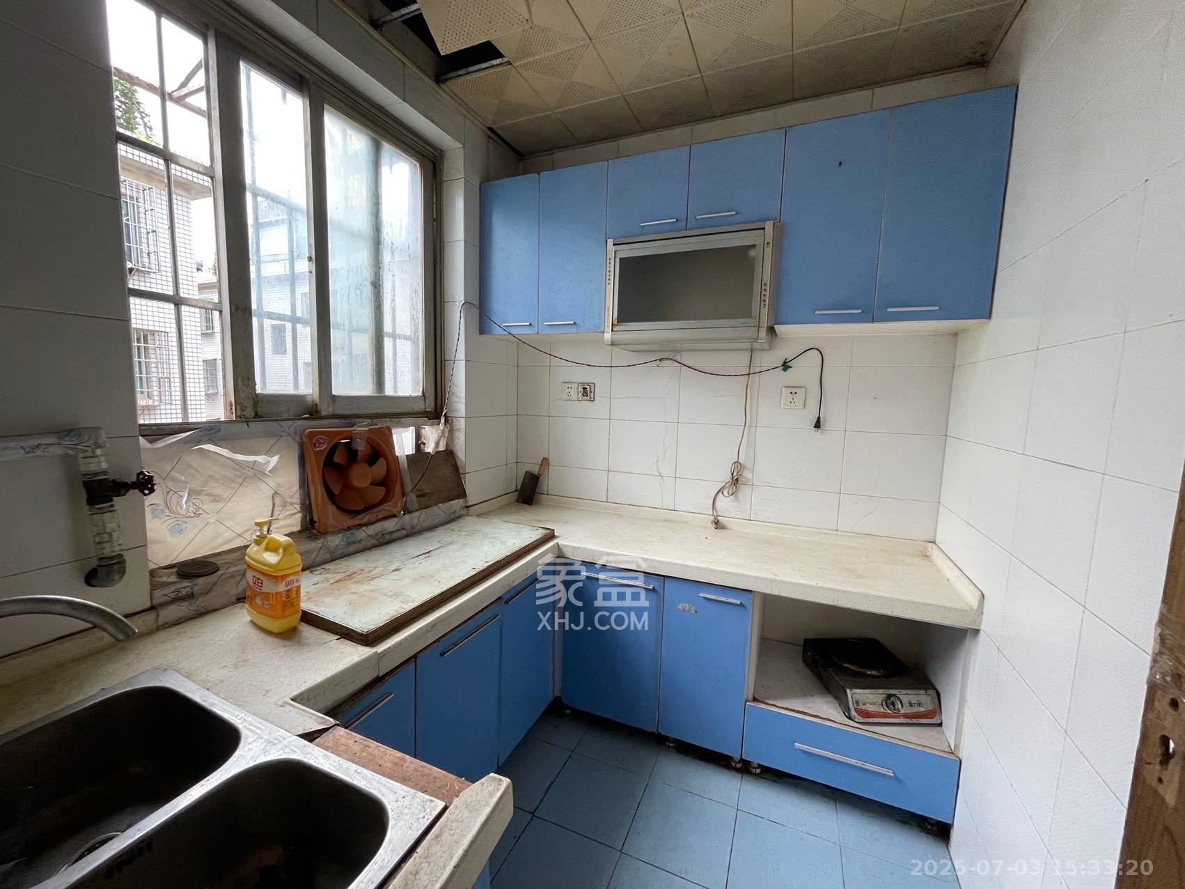 涟源百货城住宅 3室2厅2卫 1699.0元/月 涟源百货城住宅 3室2厅2卫 1699.0元/月室内图